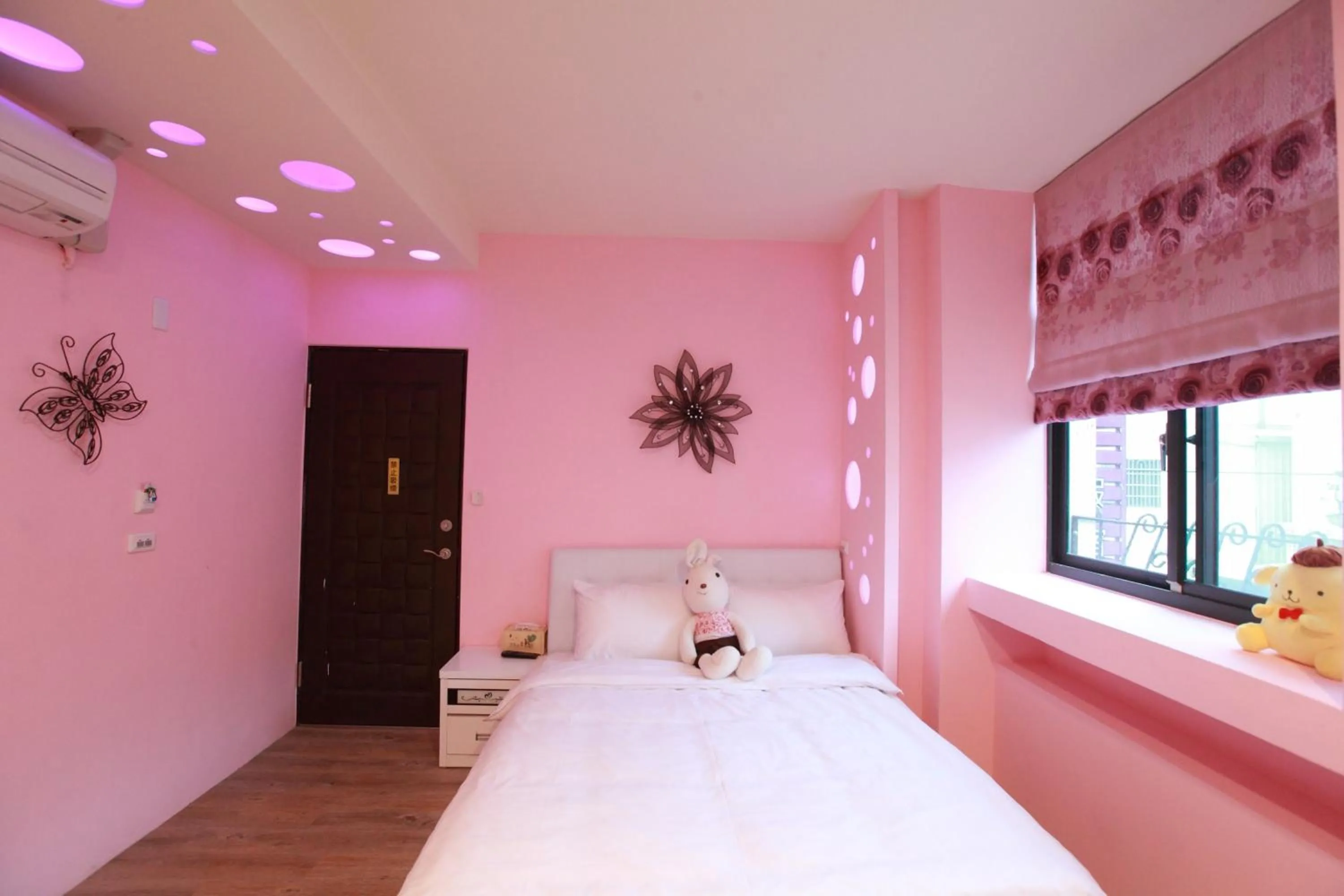 Photo of the whole room, Bed in Fasiter B&B train station