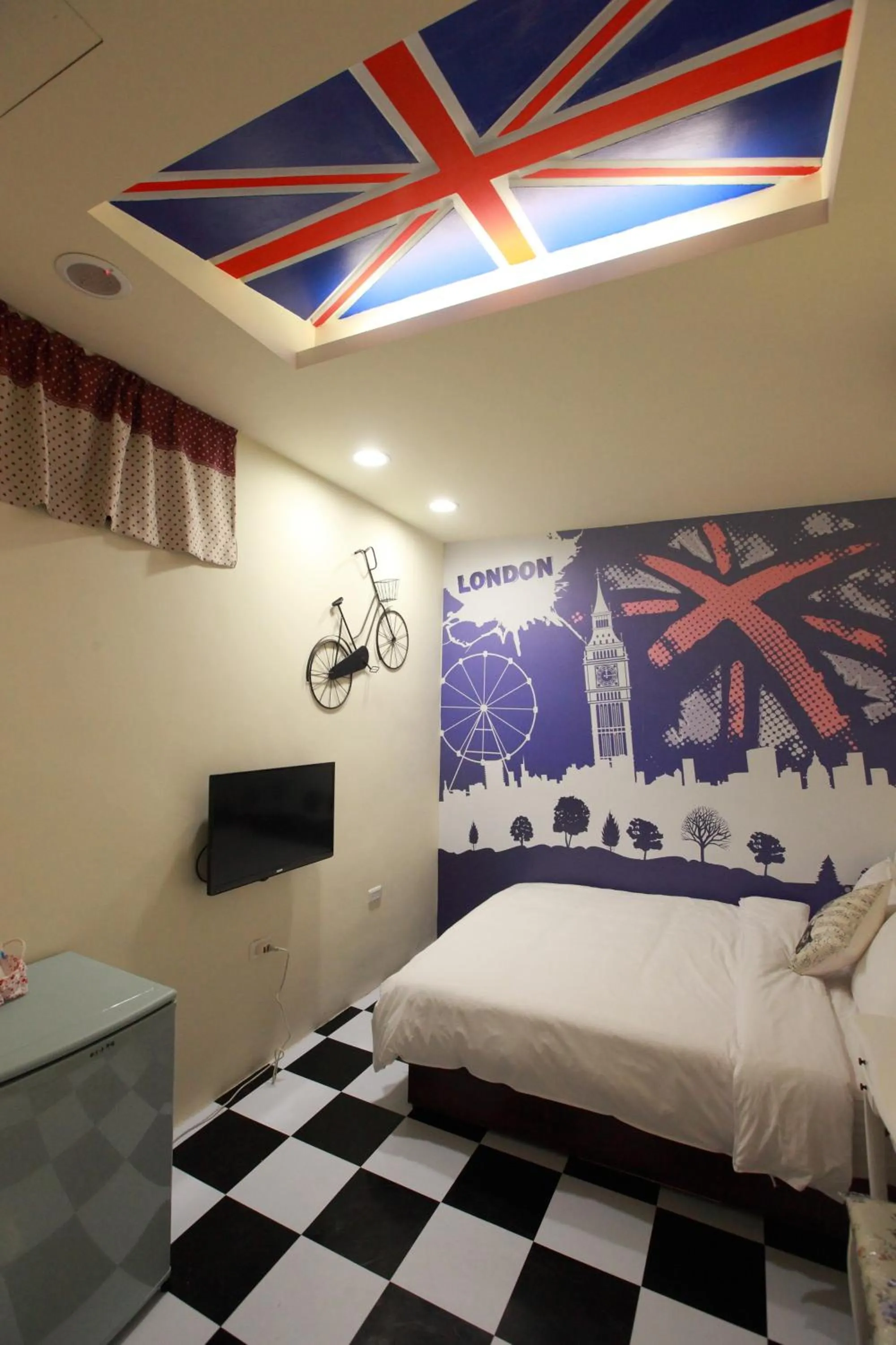 Photo of the whole room, Bed in Fasiter B&B train station