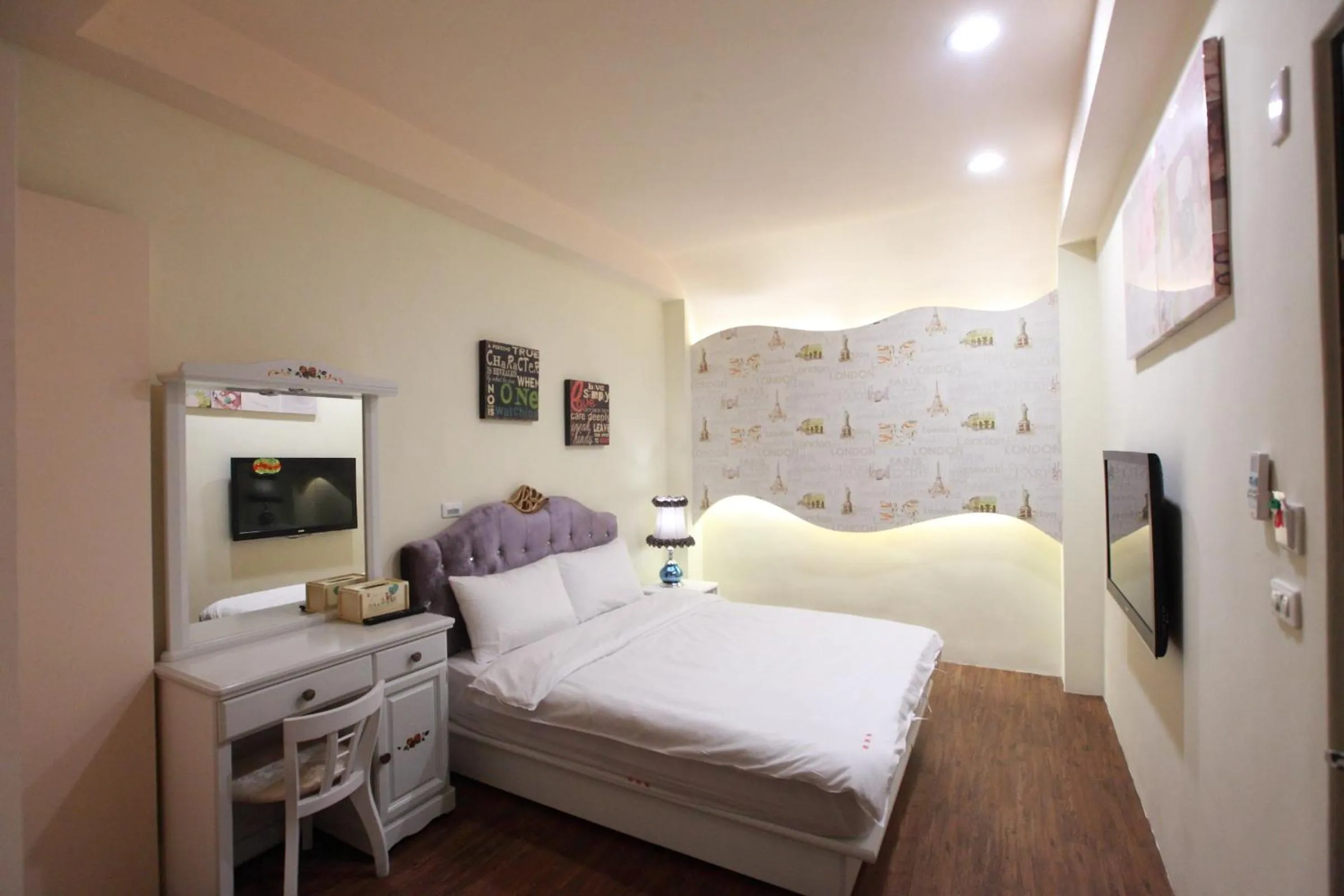 Photo of the whole room, Bed in Fasiter B&B train station