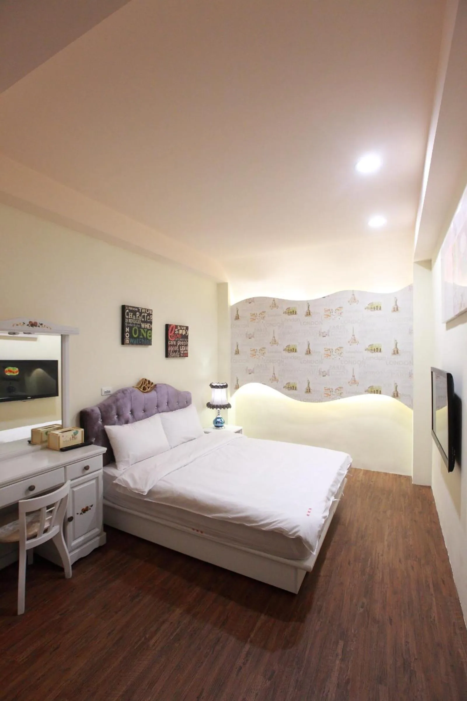 Photo of the whole room, Bed in Fasiter B&B train station