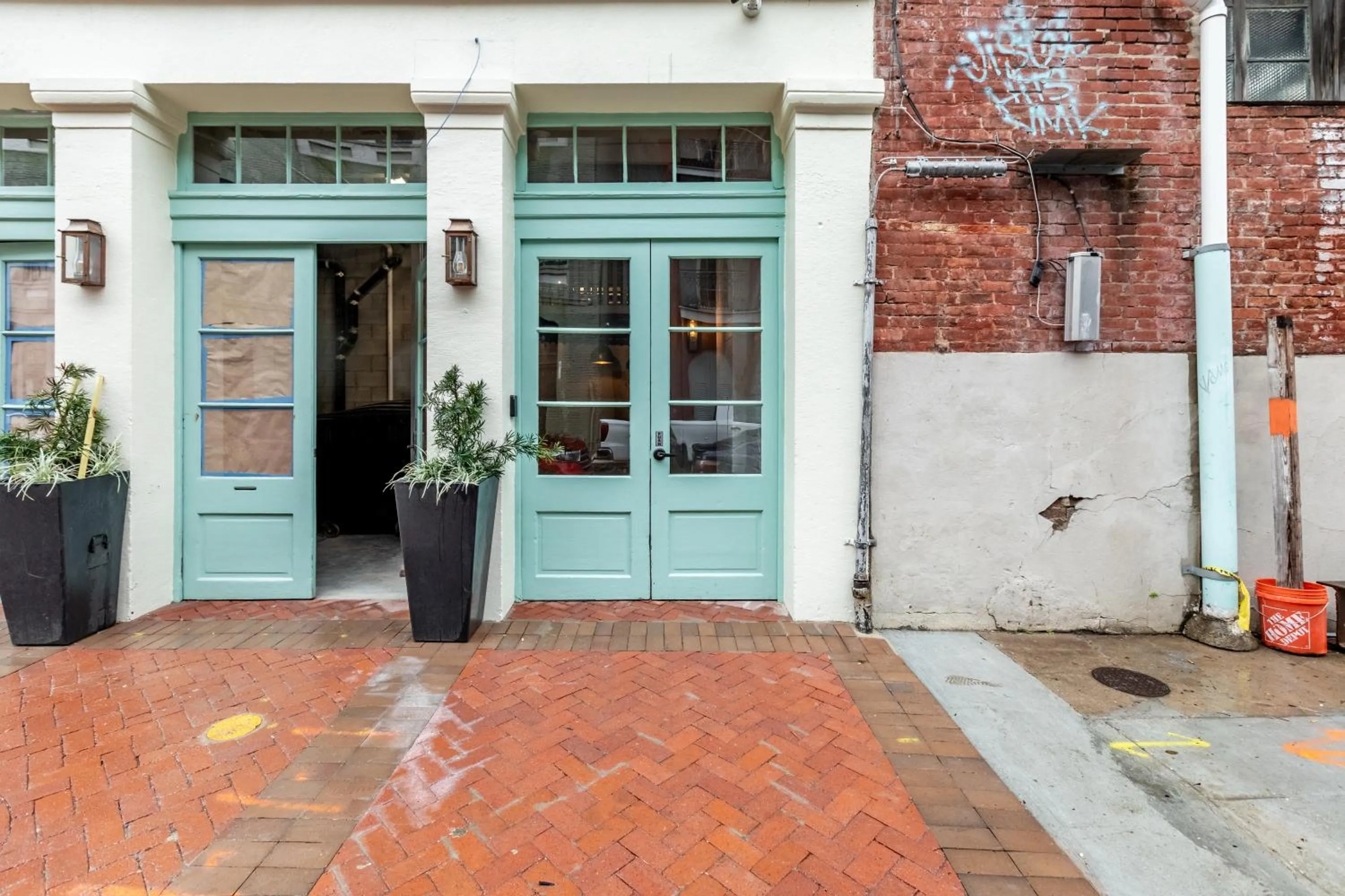 Facade/entrance in Ironworks Building