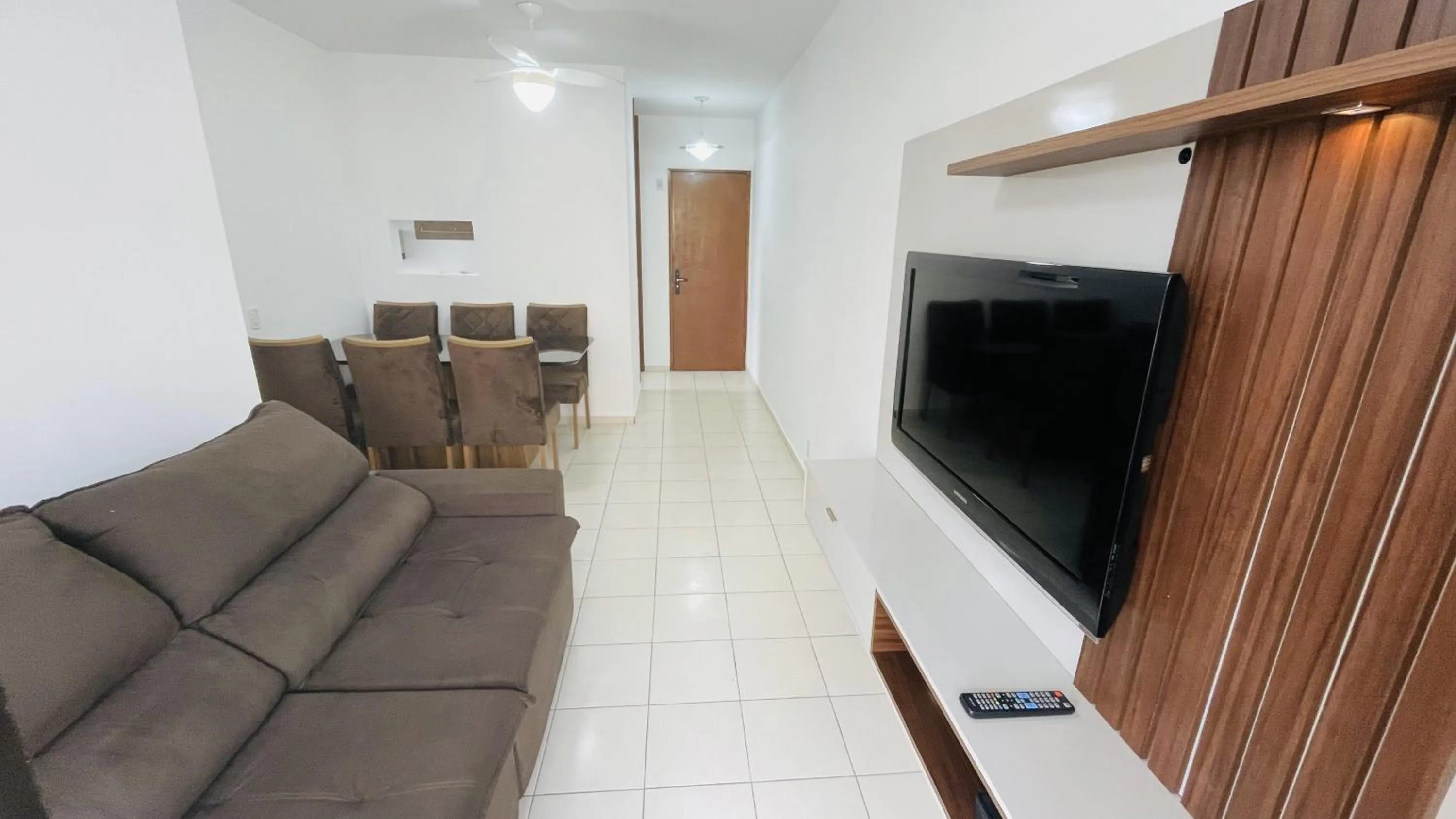 Living room in Na Enseada c/ Wifi e Ar-Cond.