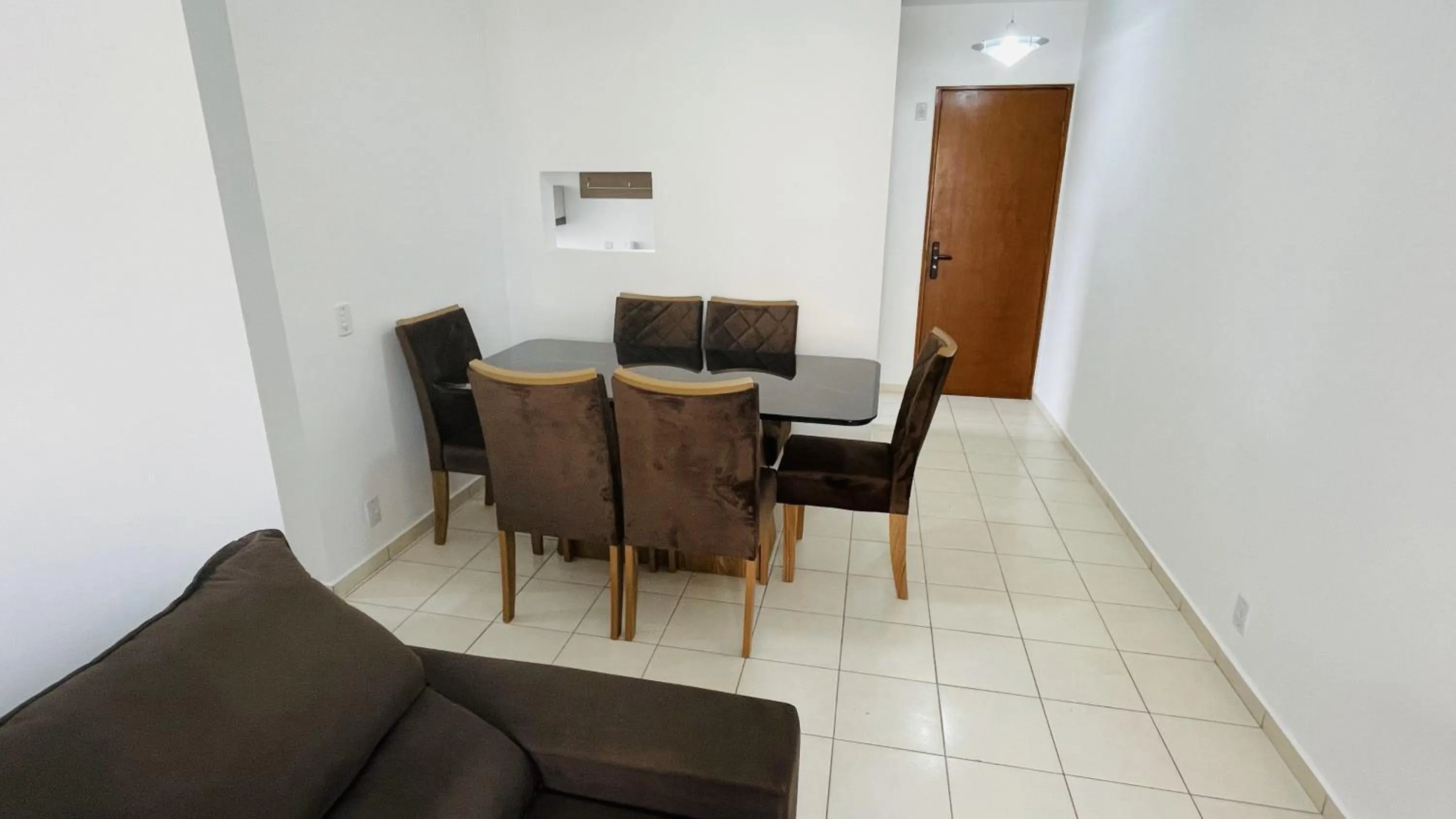 Living room in Na Enseada c/ Wifi e Ar-Cond.