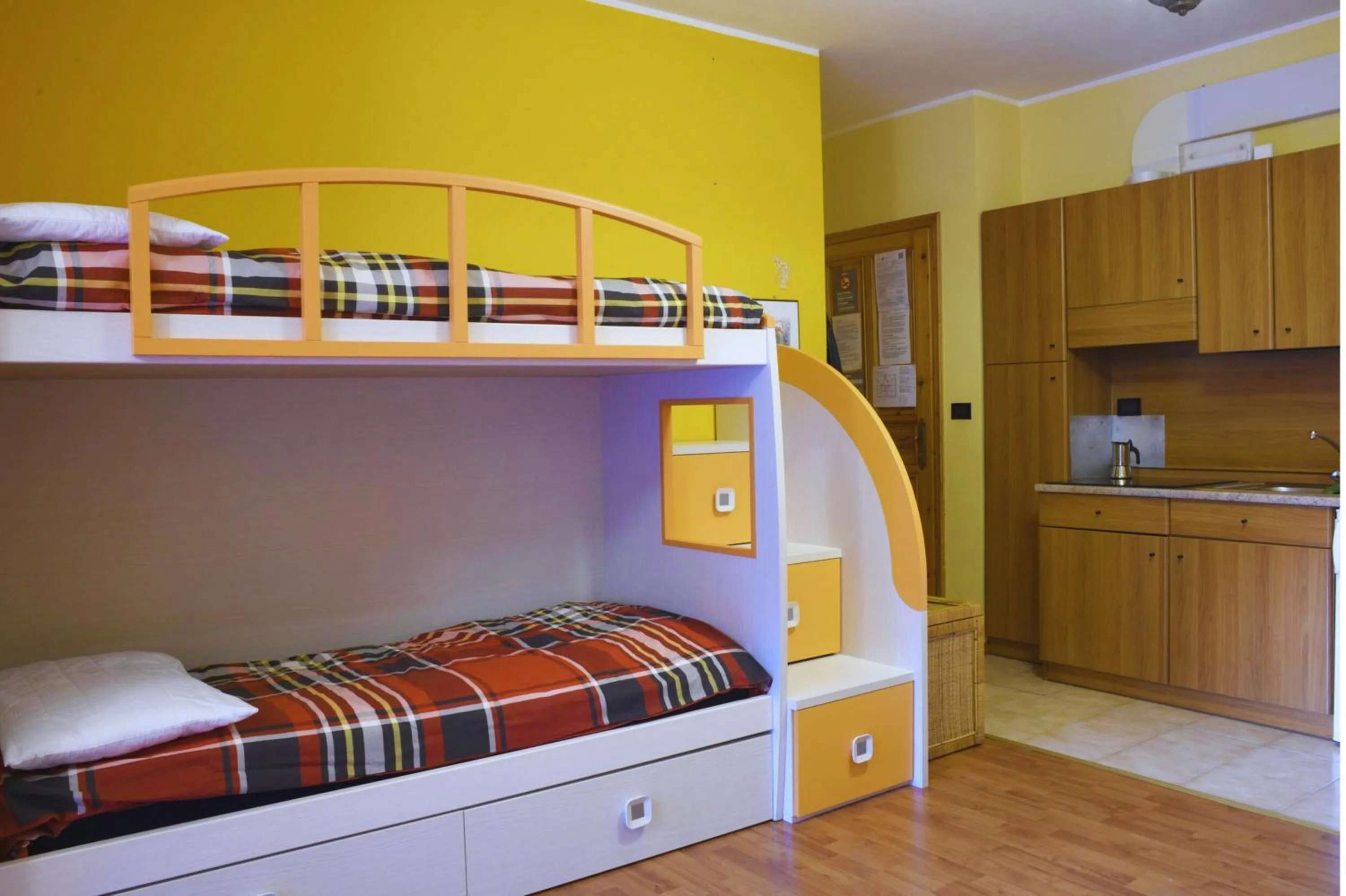 Bed in 5 Minutes from Monterosa Ski, Small Cottage