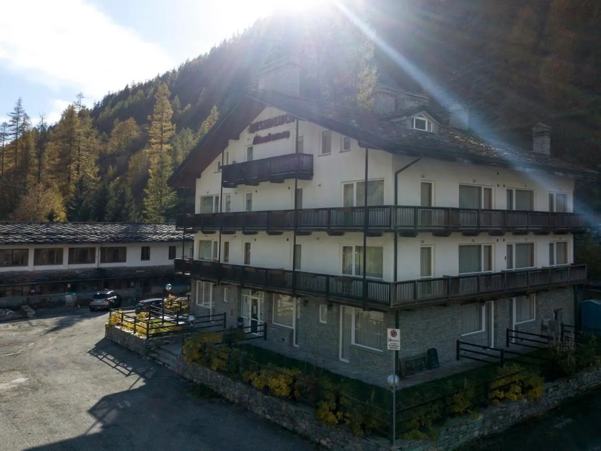 Property building in 5 Minutes from Monterosa Ski, Small Cottage