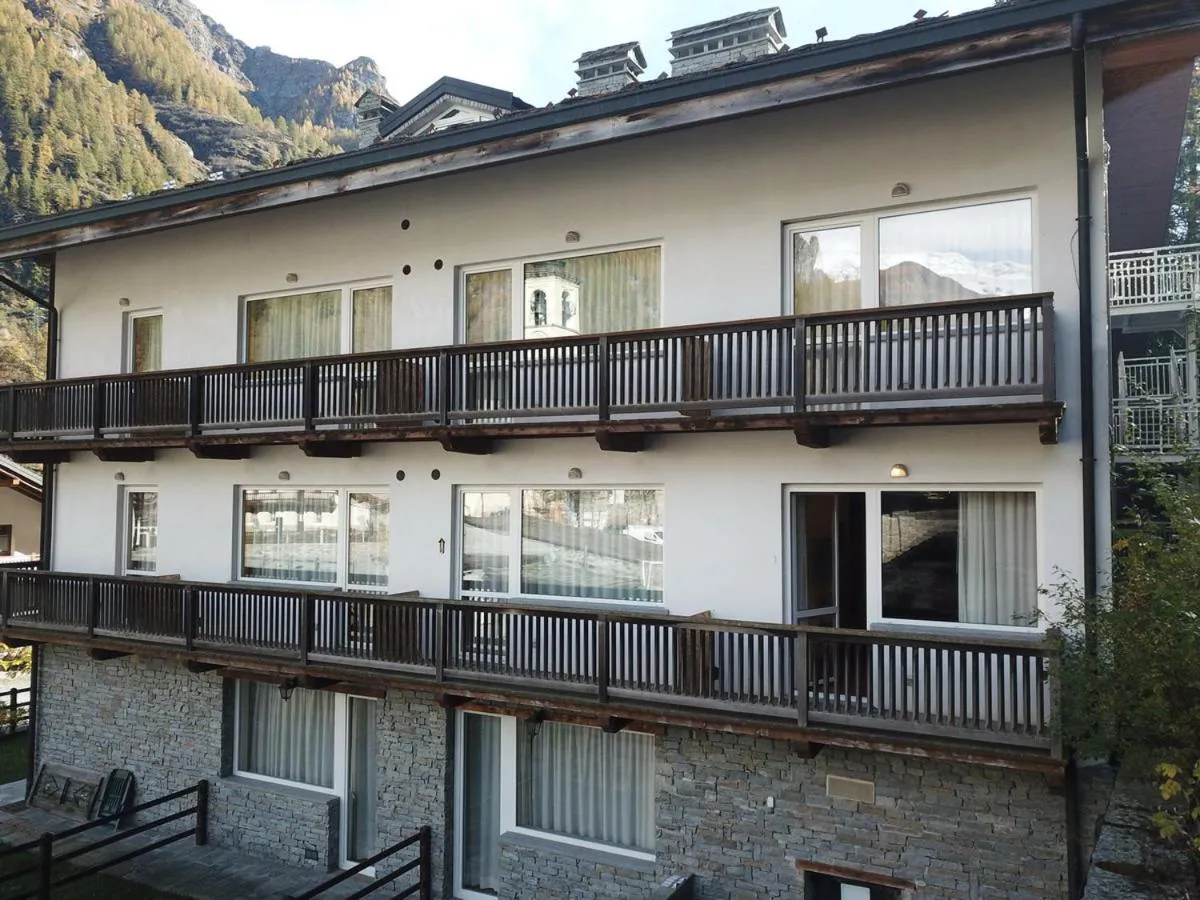 Property building in 5 Minutes from Monterosa Ski, Small Cottage
