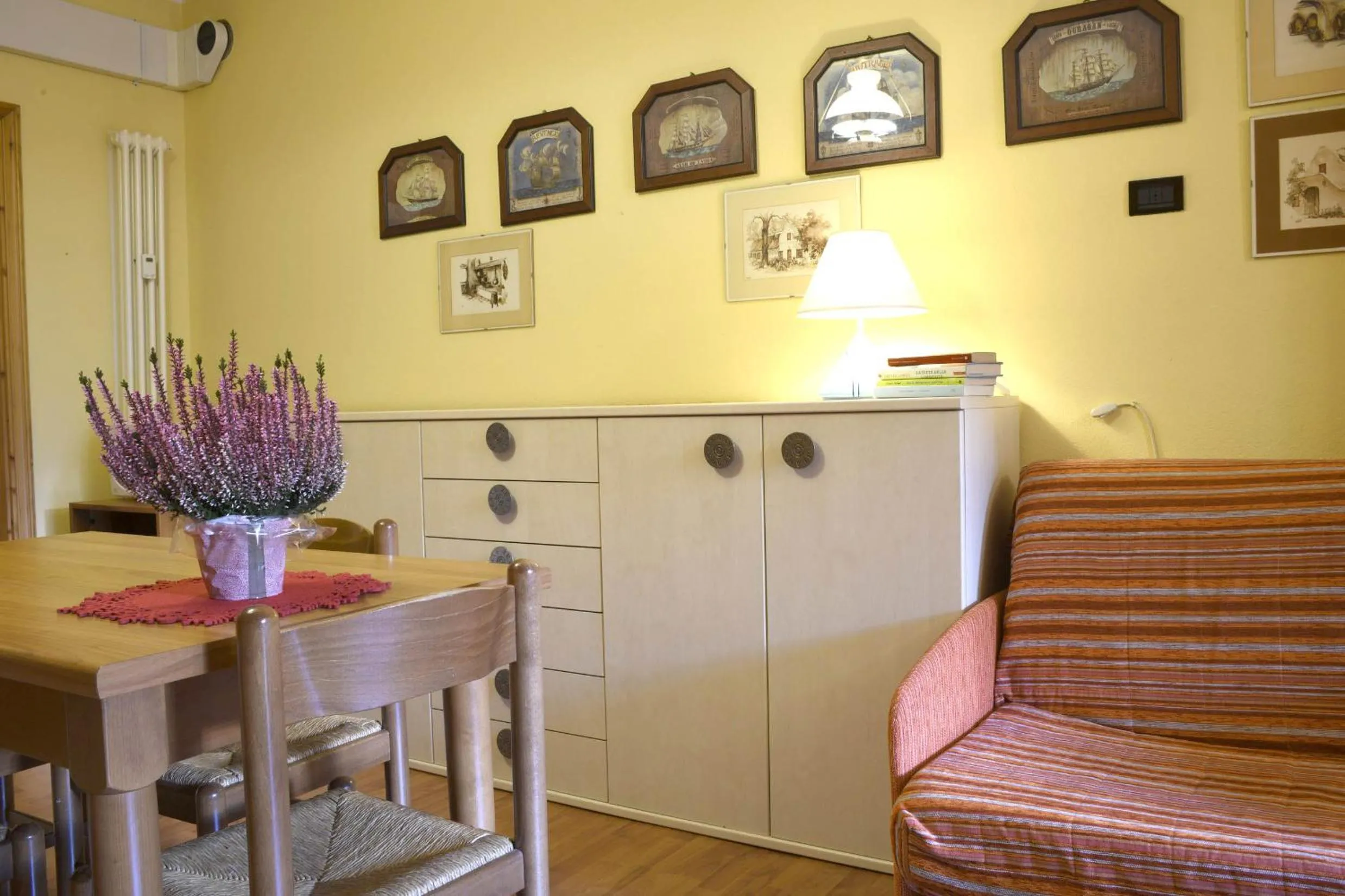 Living room in 5 Minutes from Monterosa Ski, Small Cottage