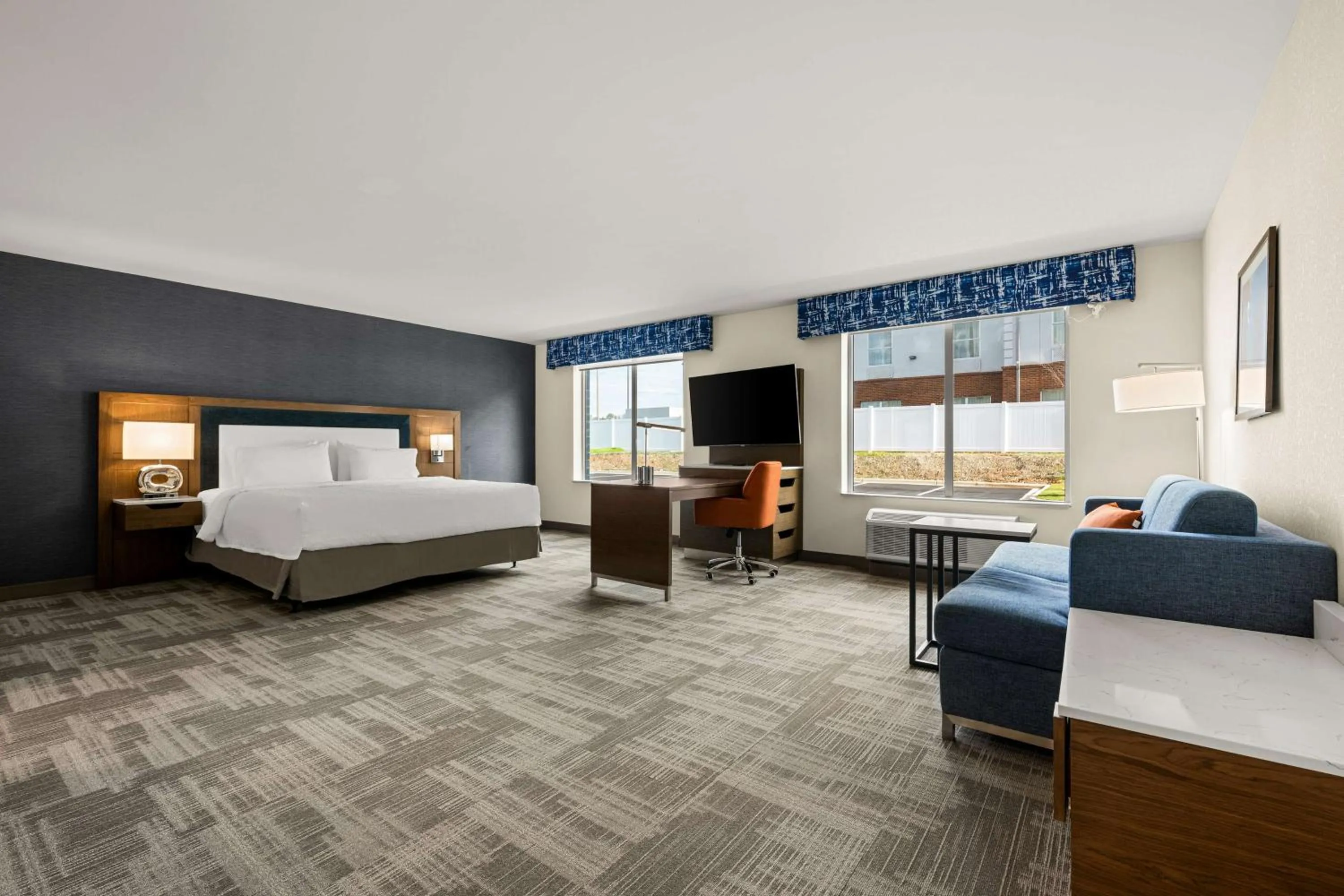 Living room, Bed in Hampton Inn & Suites Bessemer Birmingham