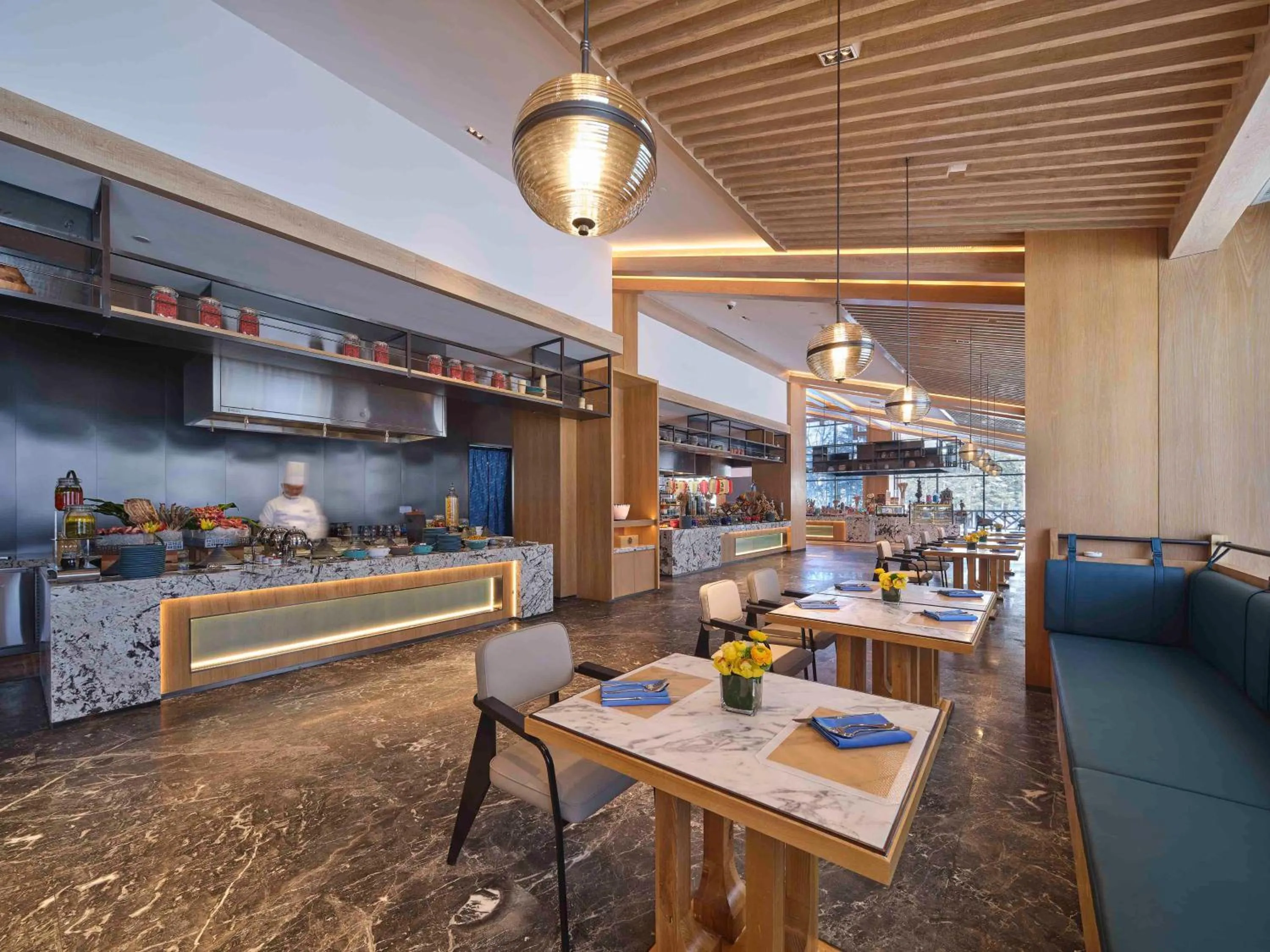 Restaurant/places to eat in DoubleTree by Hilton Changbaishan Hot Spring