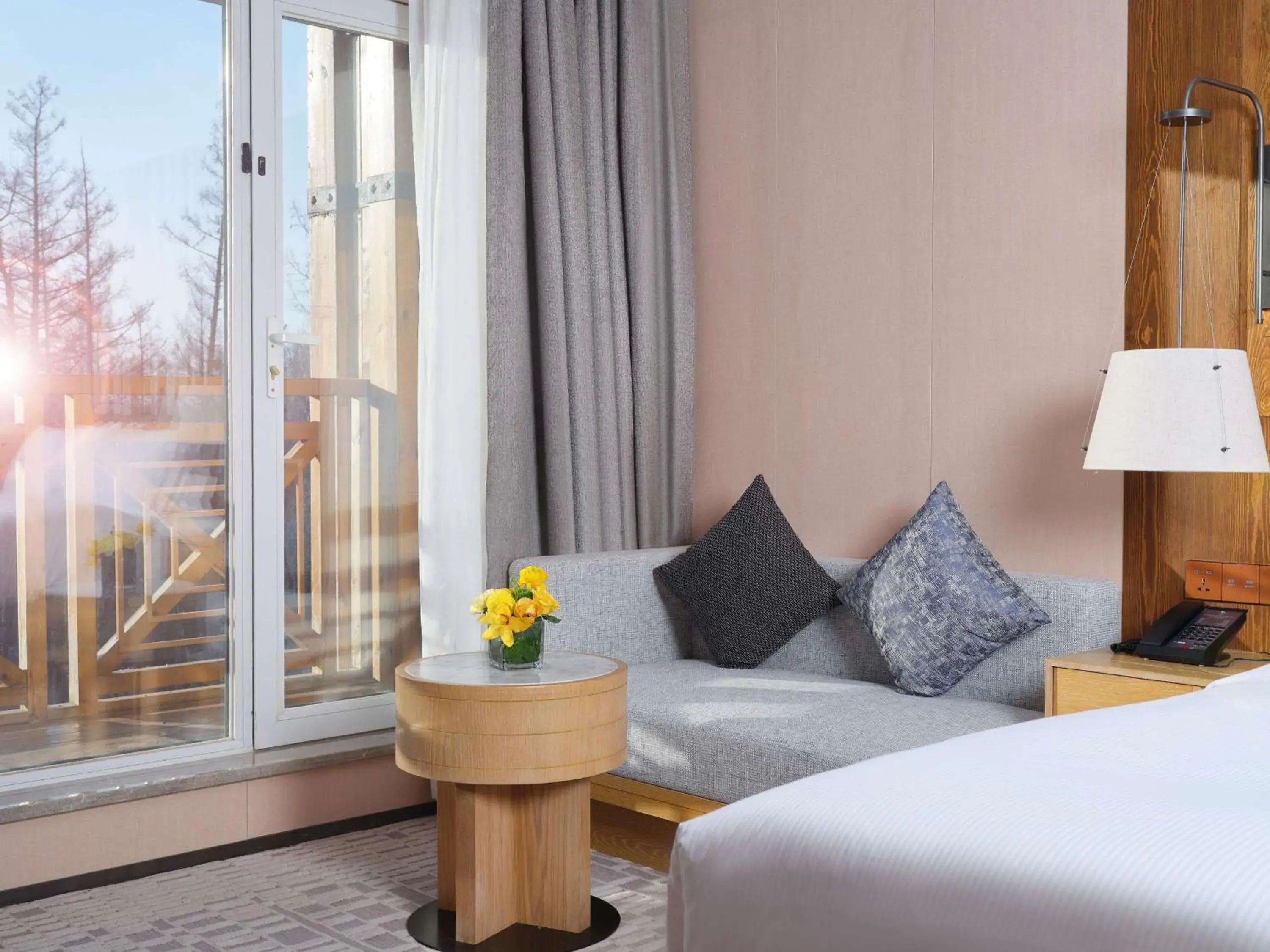 Premier King Room with Balcony in DoubleTree by Hilton Changbaishan Hot Spring Premier King Room with Balcony in DoubleTree by Hilton Changbaishan Hot Spring