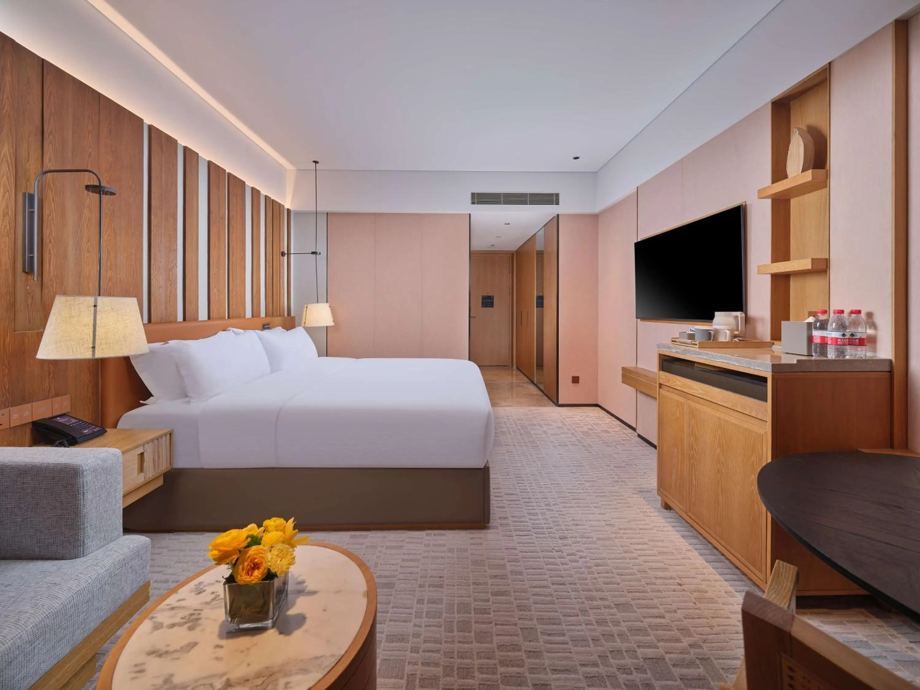 Bed in DoubleTree by Hilton Changbaishan Hot Spring