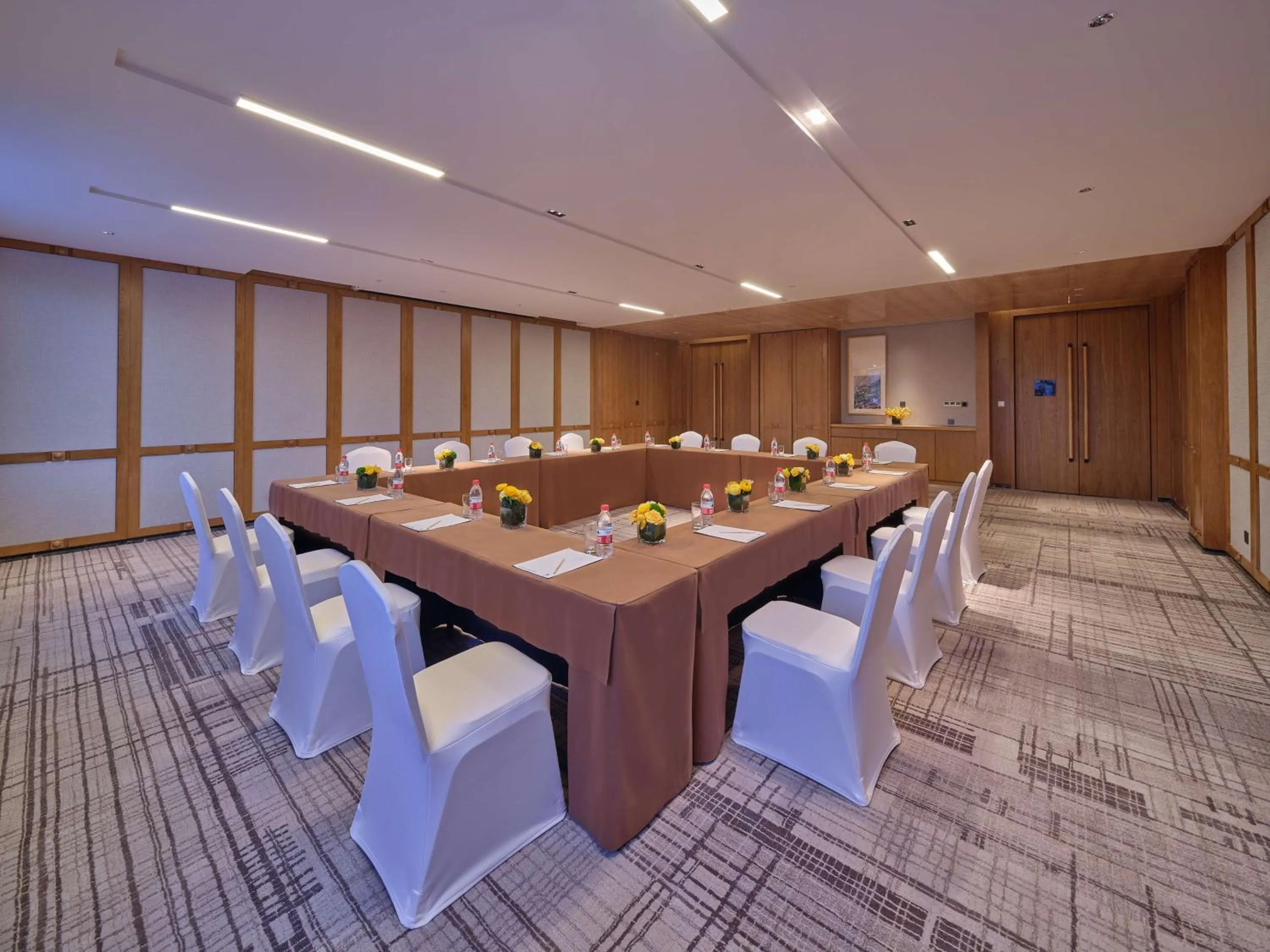 Meeting/conference room in DoubleTree by Hilton Changbaishan Hot Spring