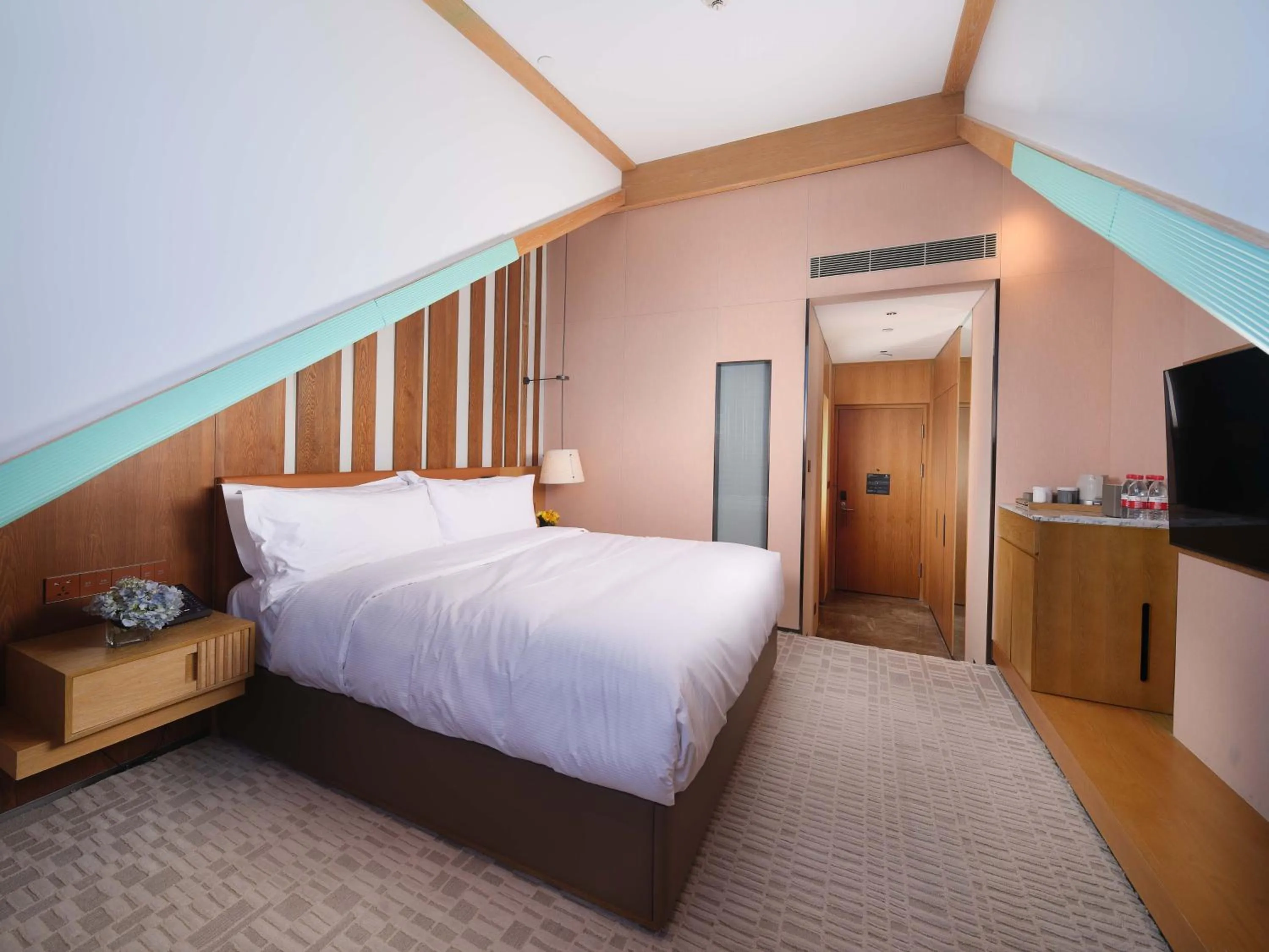 Bed in DoubleTree by Hilton Changbaishan Hot Spring