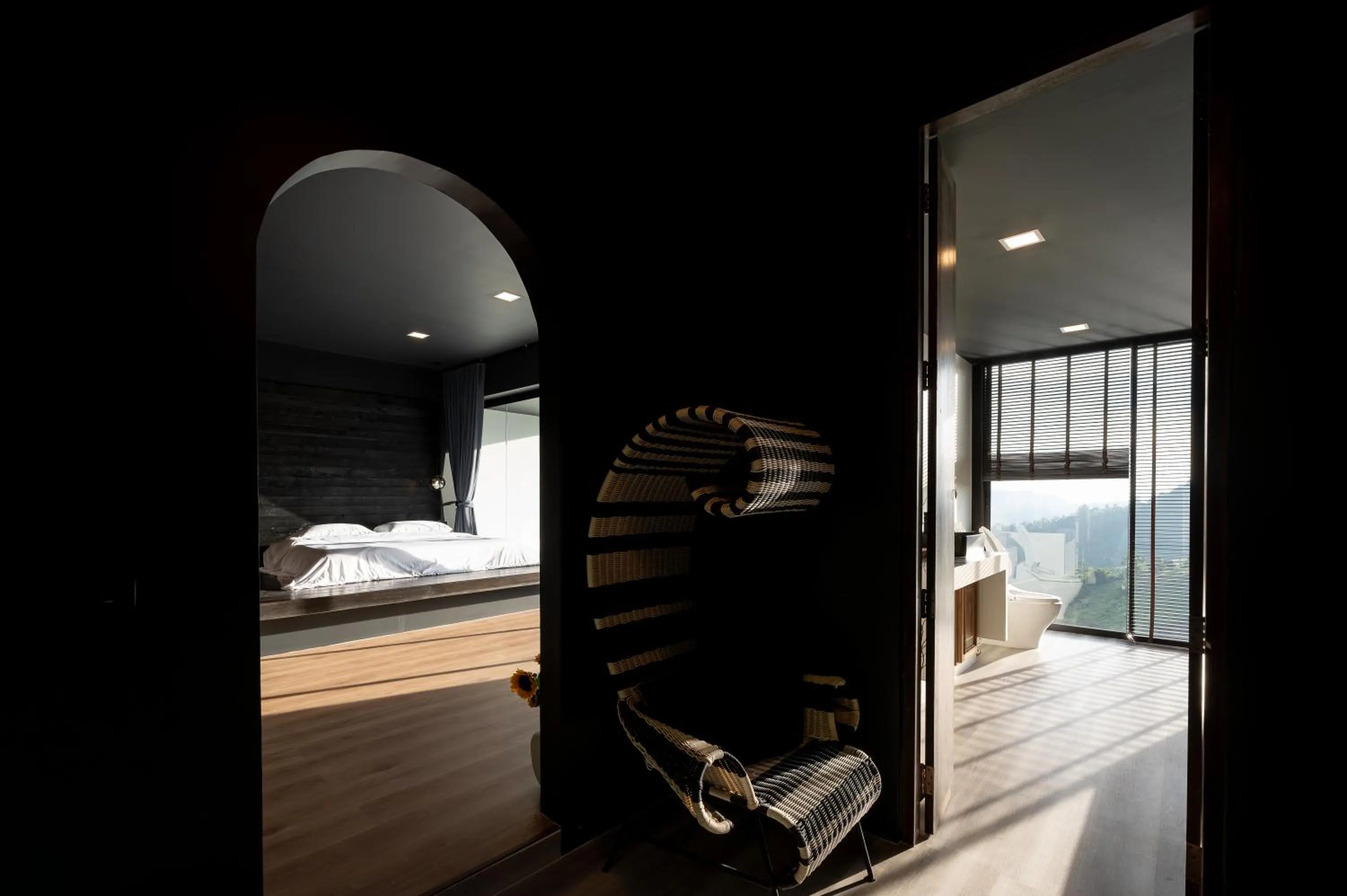 Photo of the whole room, Bed in nai r kaad