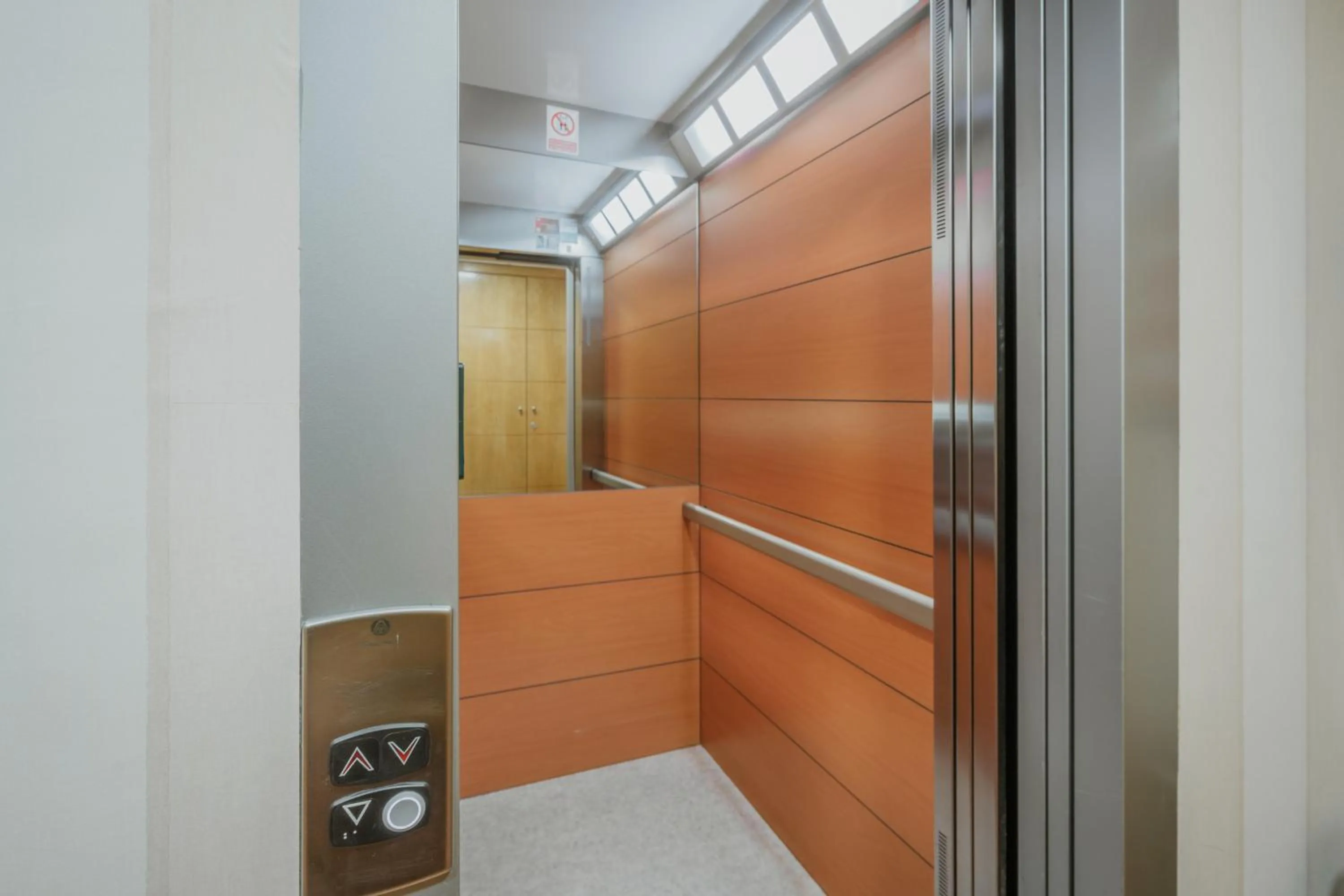 elevator in Hotel Reina Isabel