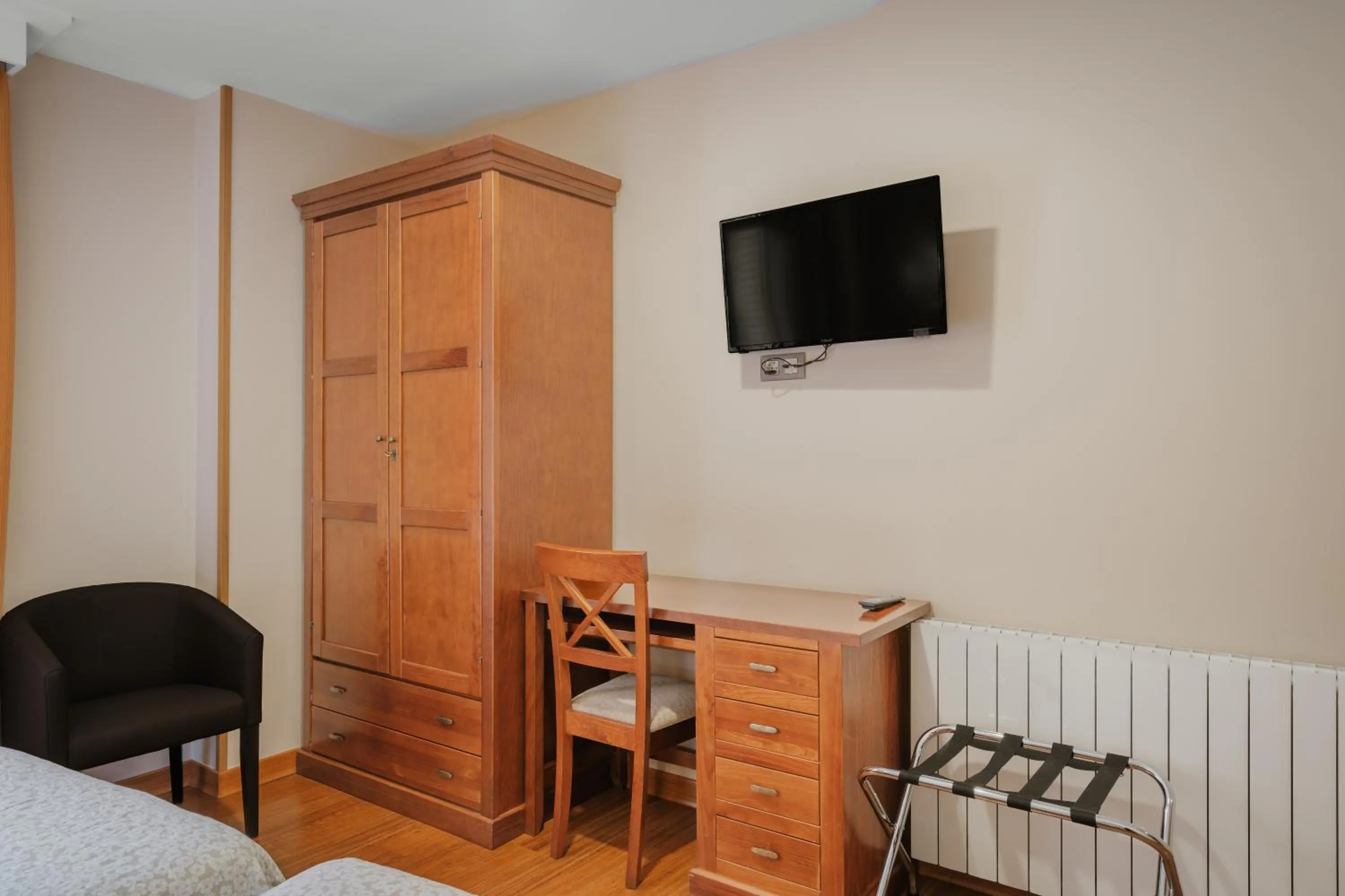 Photo of the whole room, Bed in Hotel Reina Isabel