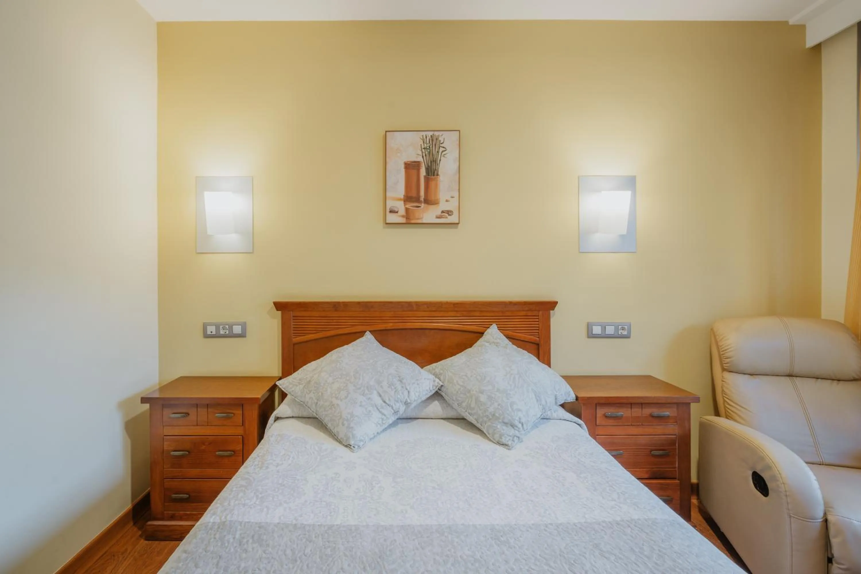 Bed in Hotel Reina Isabel