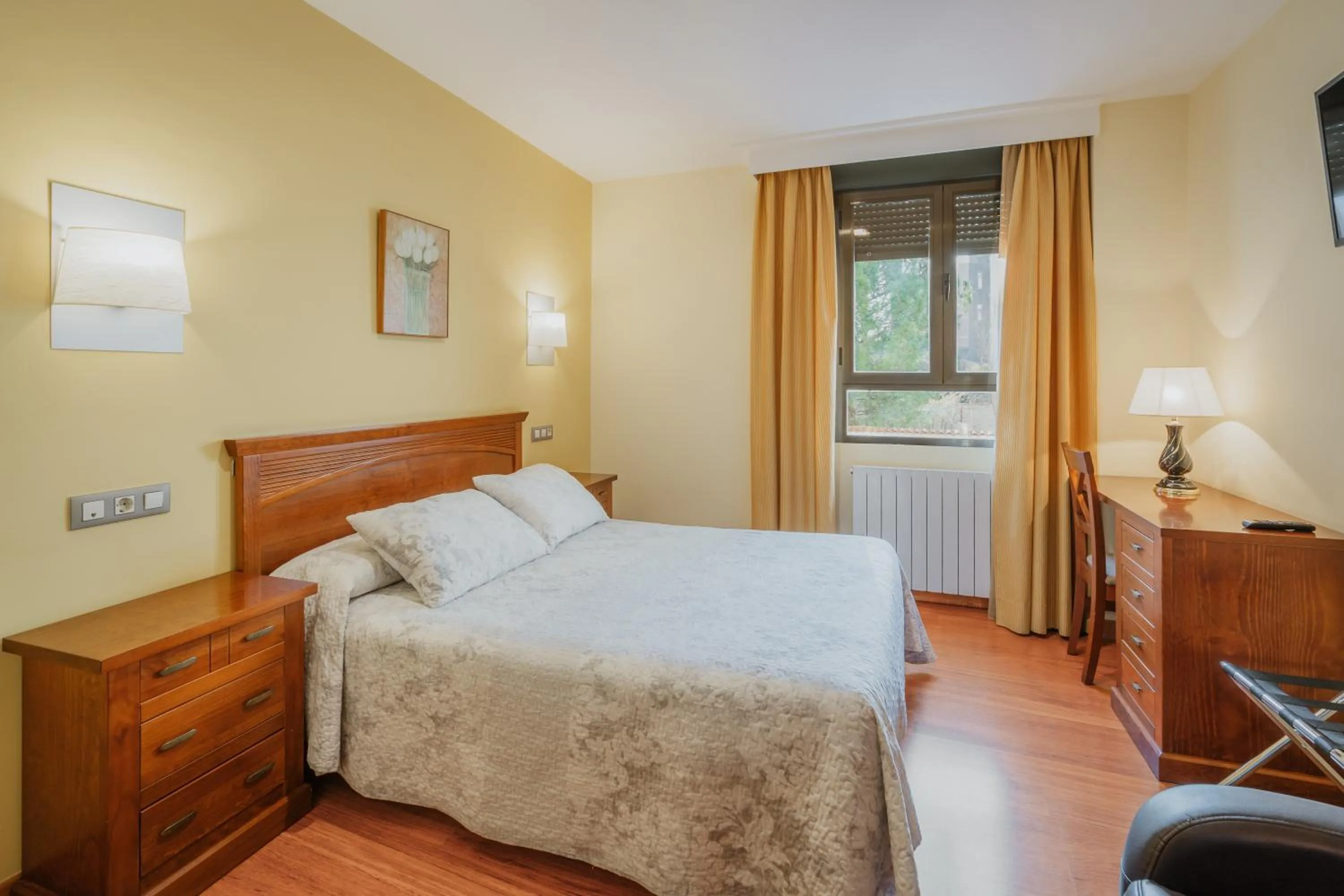 Bed in Hotel Reina Isabel