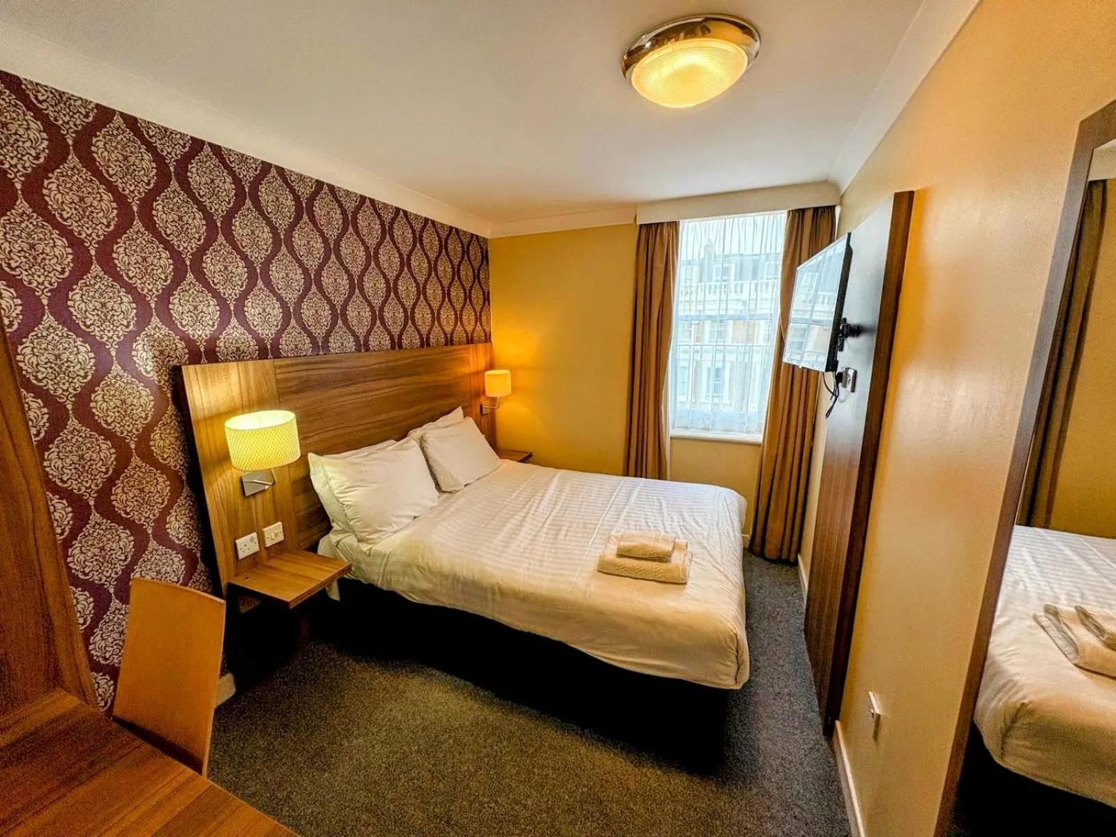 Bed in City Continental London Kensington