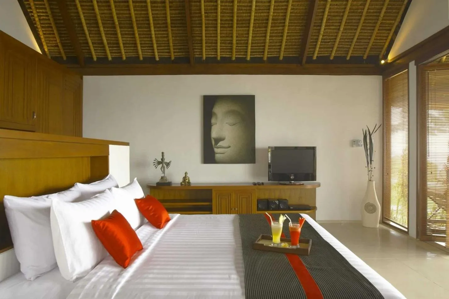 Communal lounge/ TV room, Bed in Siddhartha Oceanfront Resort & Spa Bali