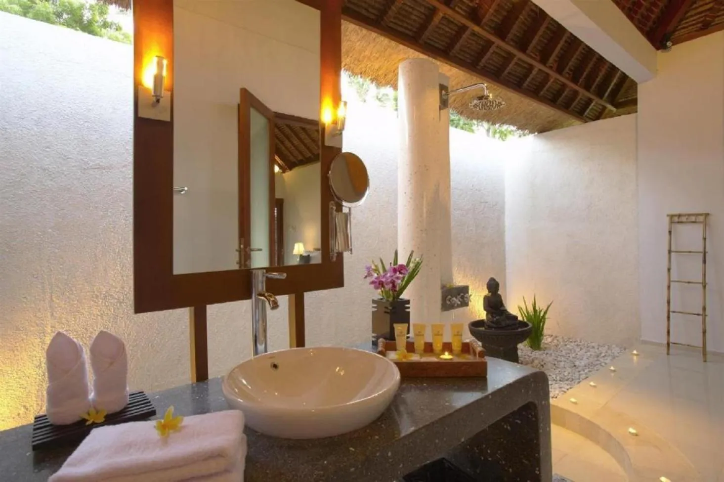 Bathroom in Siddhartha Oceanfront Resort & Spa Bali