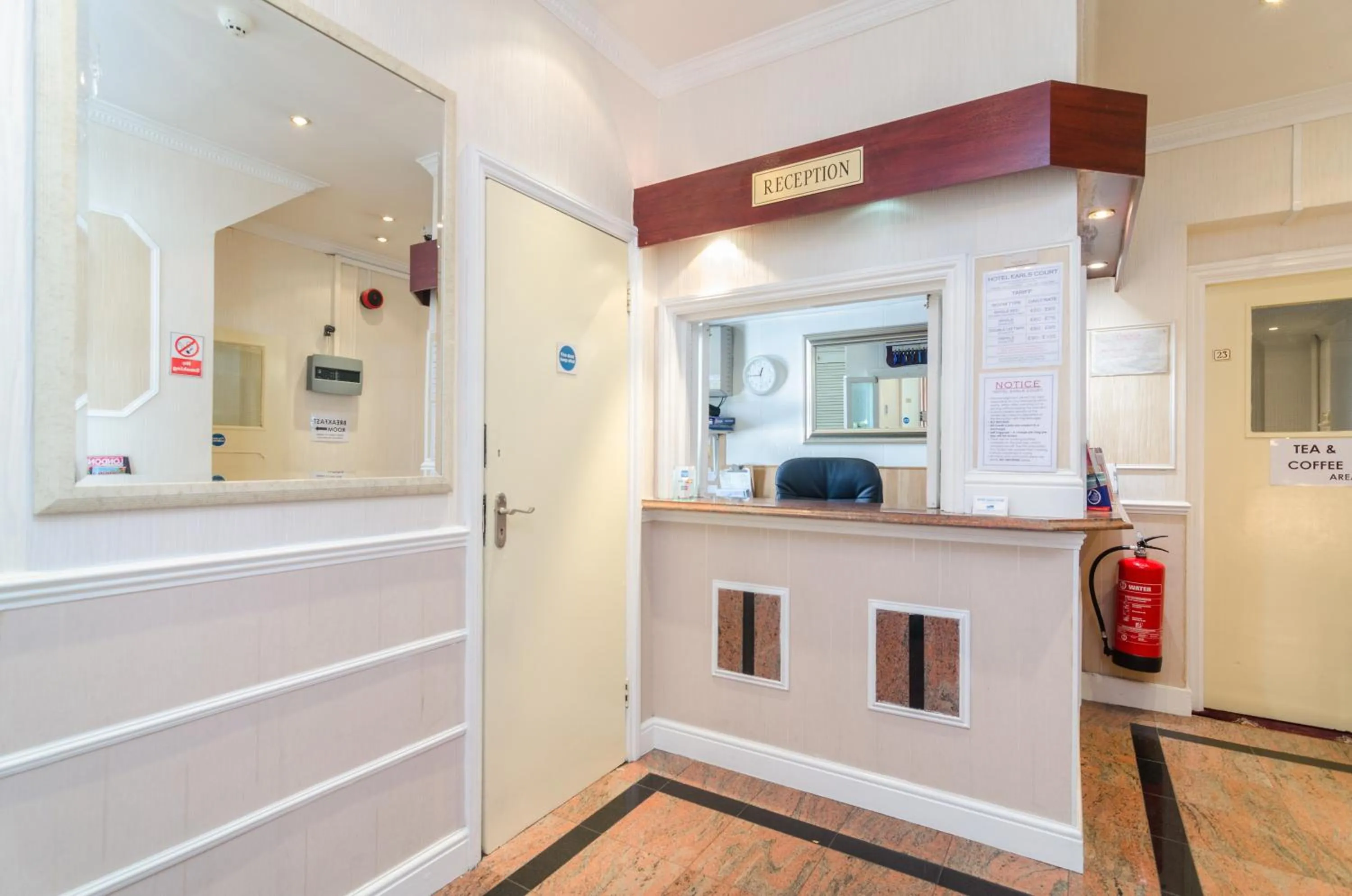 Lobby or reception in Earls Court Hotel