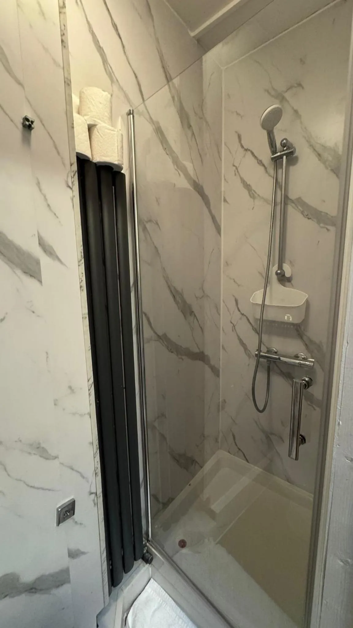 Shower in Earls Court Hotel