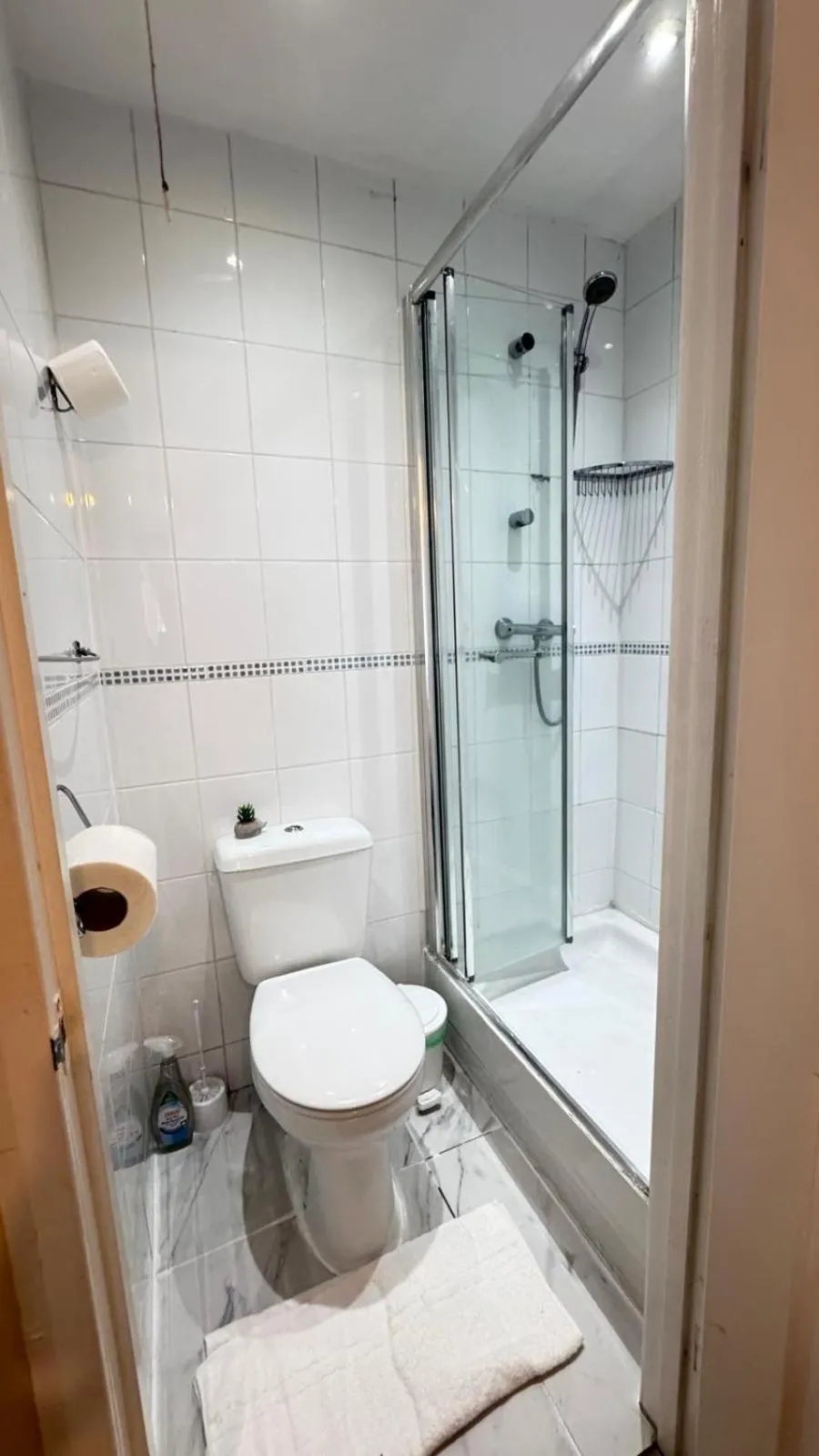 Bathroom in Earls Court Hotel