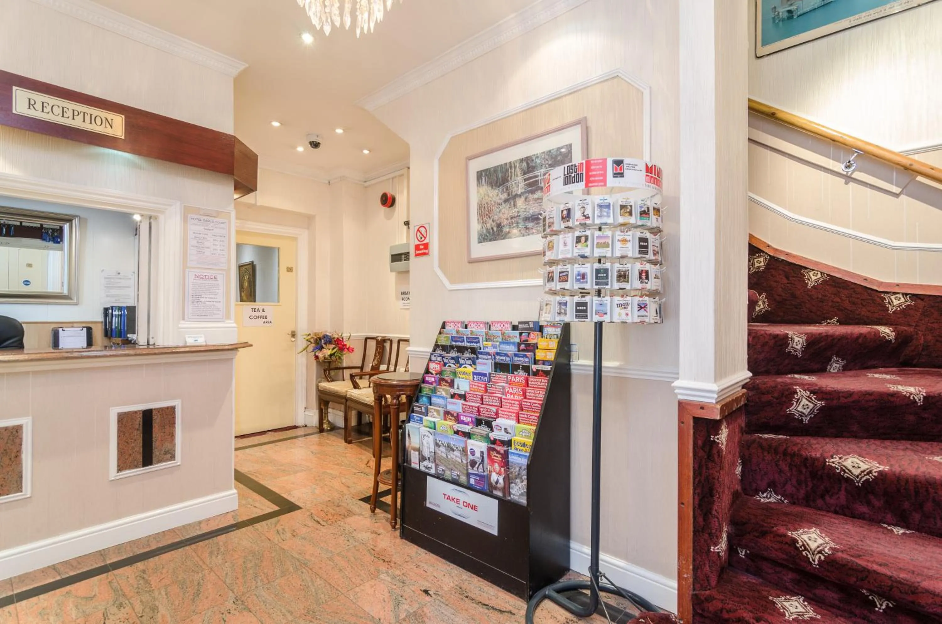 Lobby or reception in Earls Court Hotel