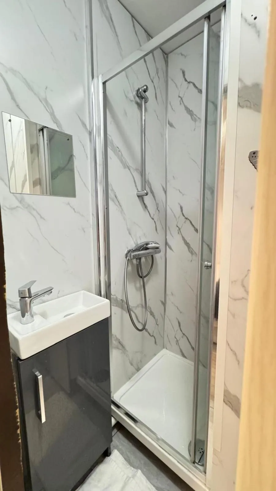 Shower in Earls Court Hotel