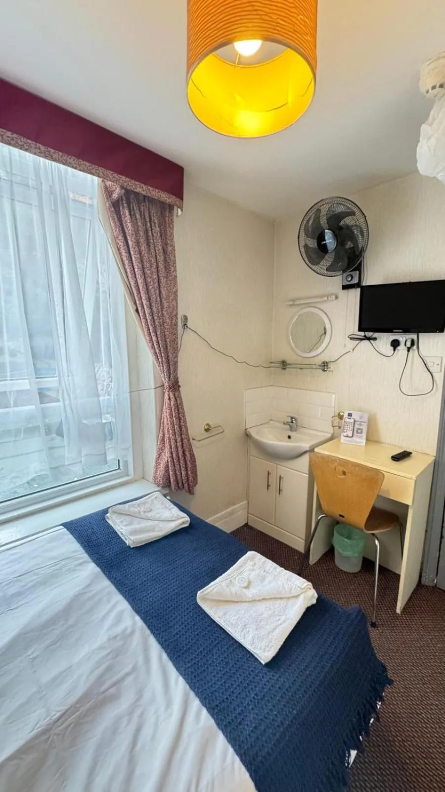 TV and multimedia, Bed in Earls Court Hotel