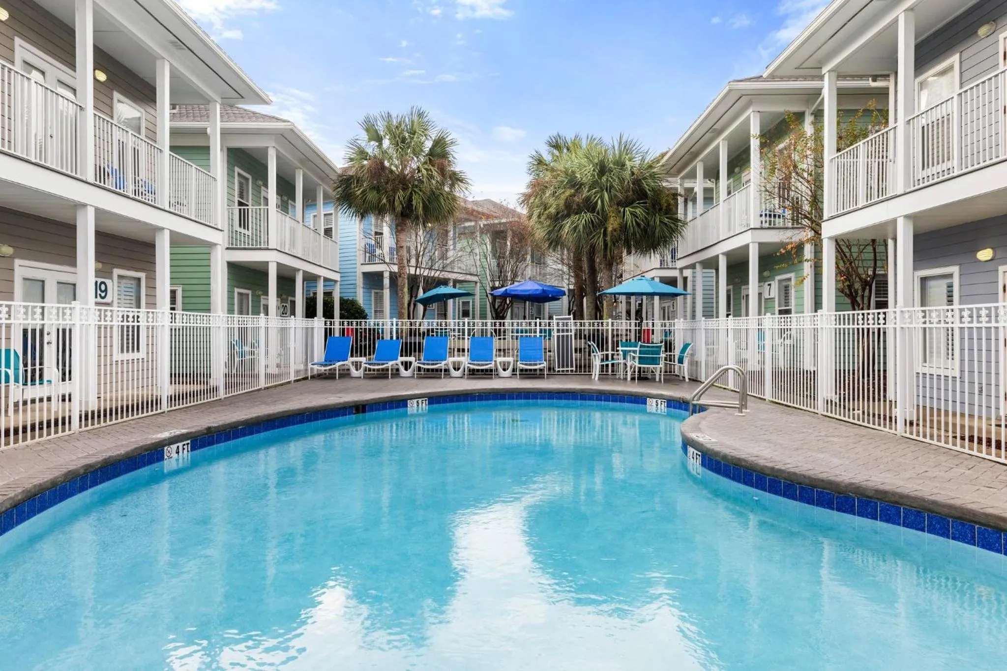 Swimming pool in Club Wyndham Beach Street Cottages