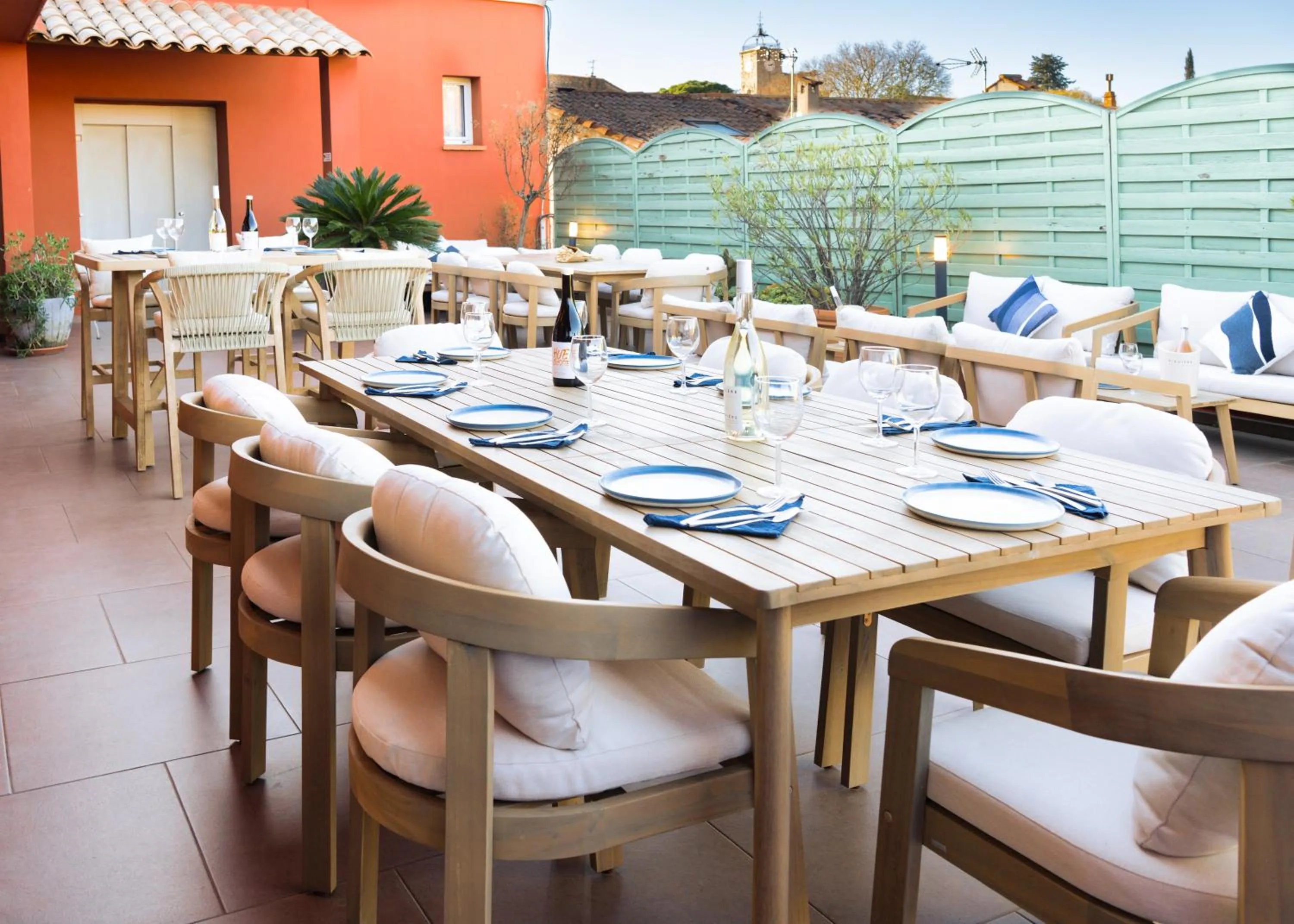 Patio in Hôtel CASABELLA Cannes Mouans Sartoux