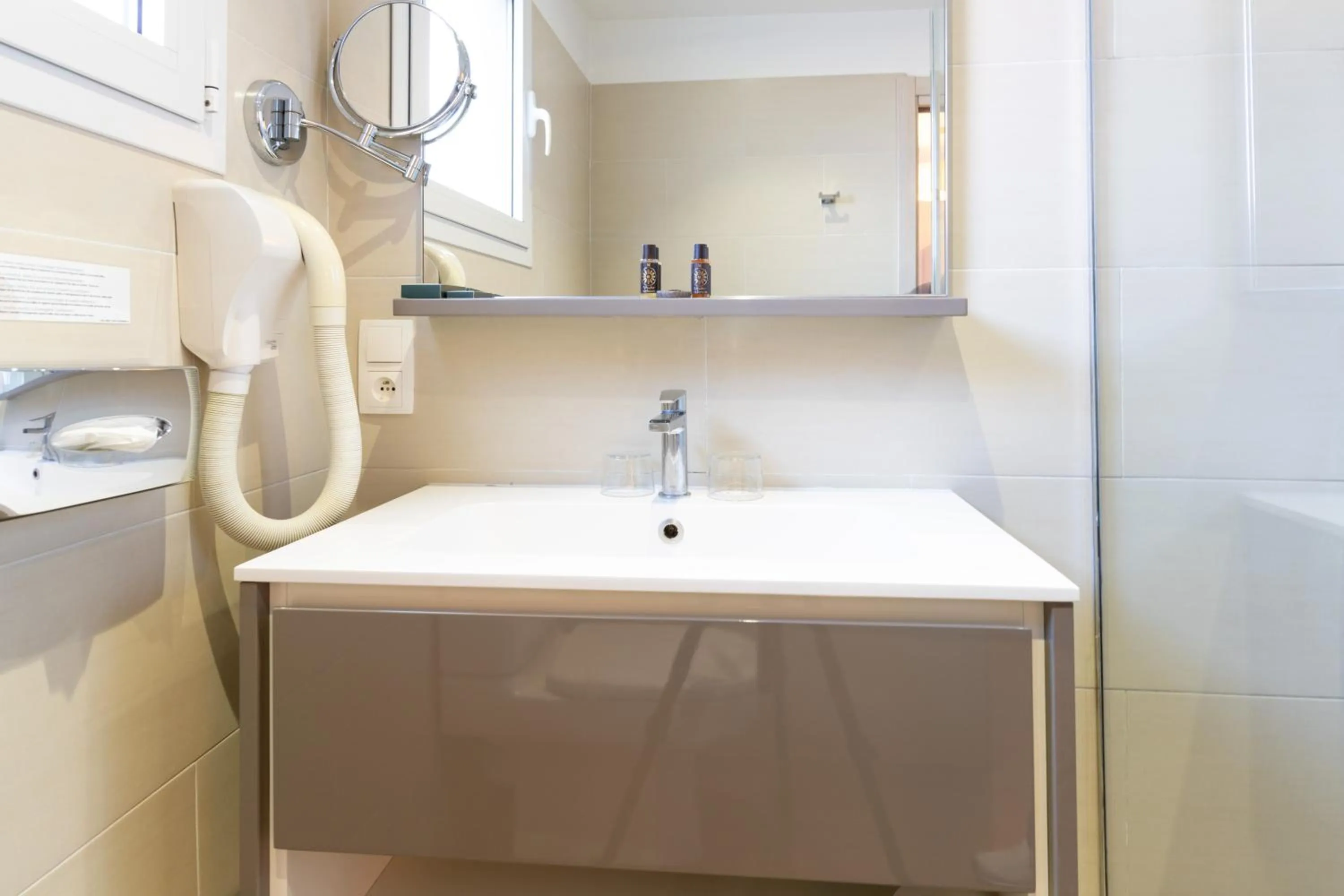 Bathroom in Hôtel CASABELLA Cannes Mouans Sartoux