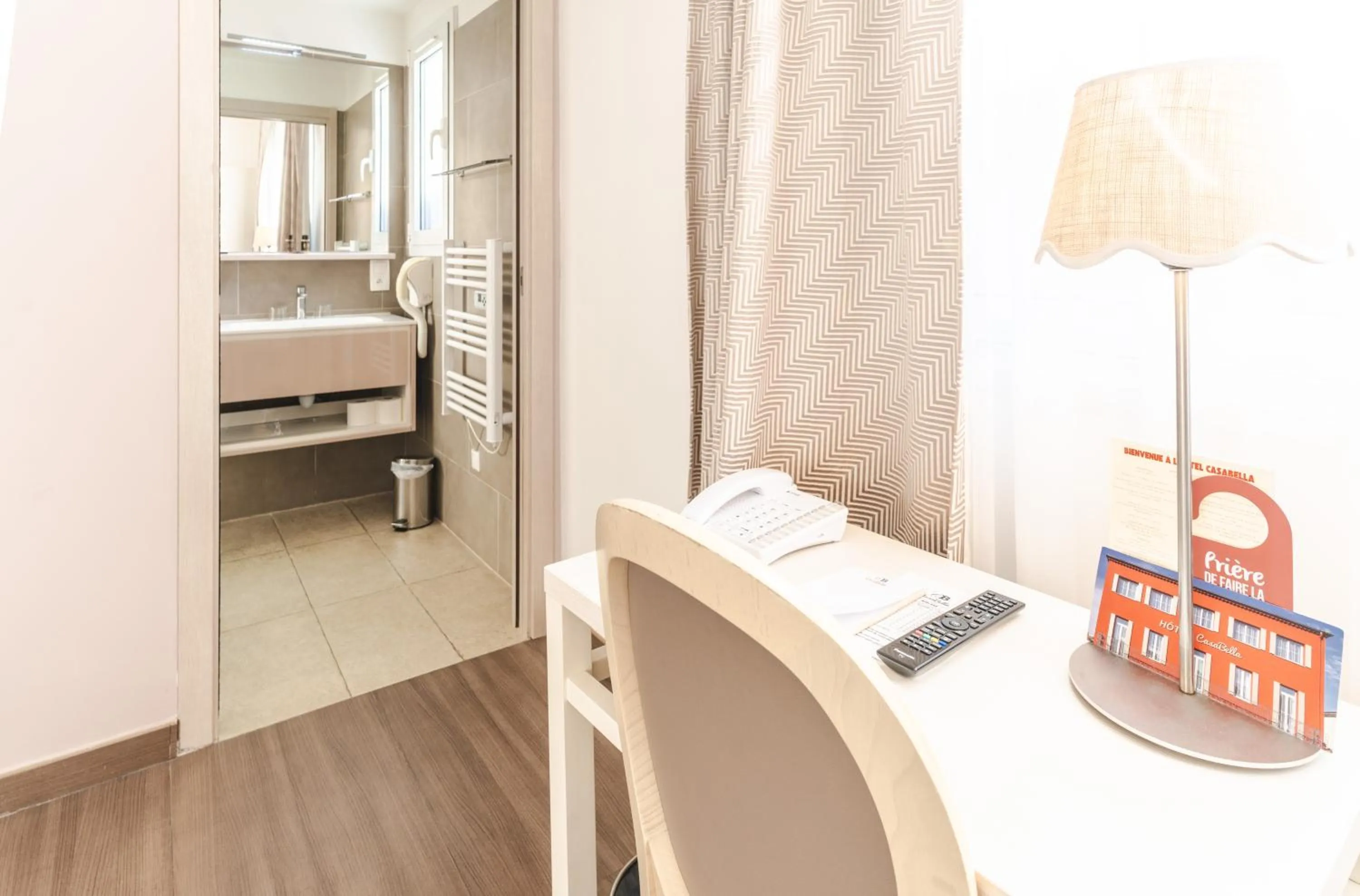 Bedroom, Bed in Hôtel CASABELLA Cannes Mouans Sartoux