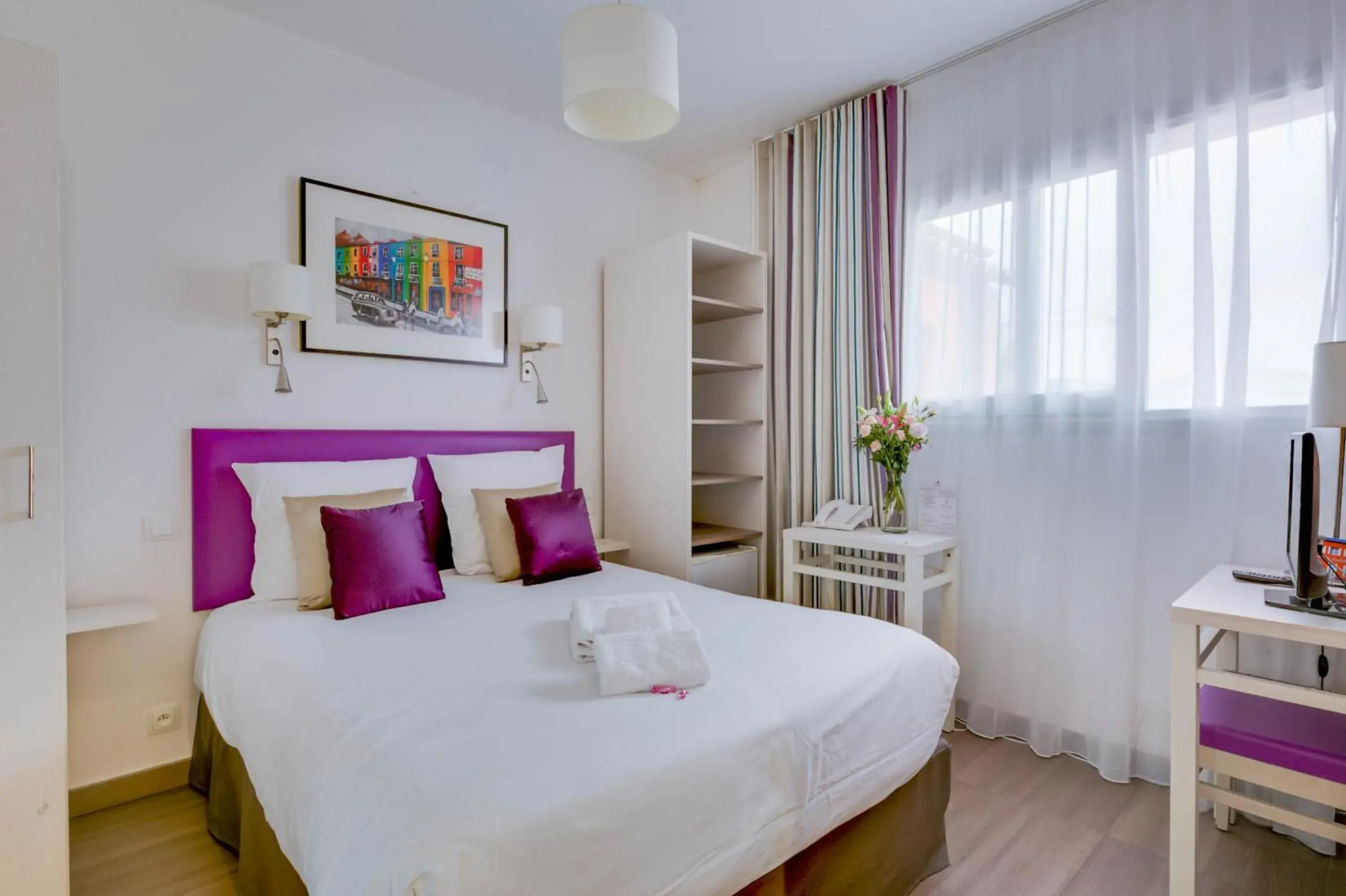 Economy Double Room in Hôtel CASABELLA Cannes Mouans Sartoux Economy Double Room in Hôtel CASABELLA Cannes Mouans Sartoux