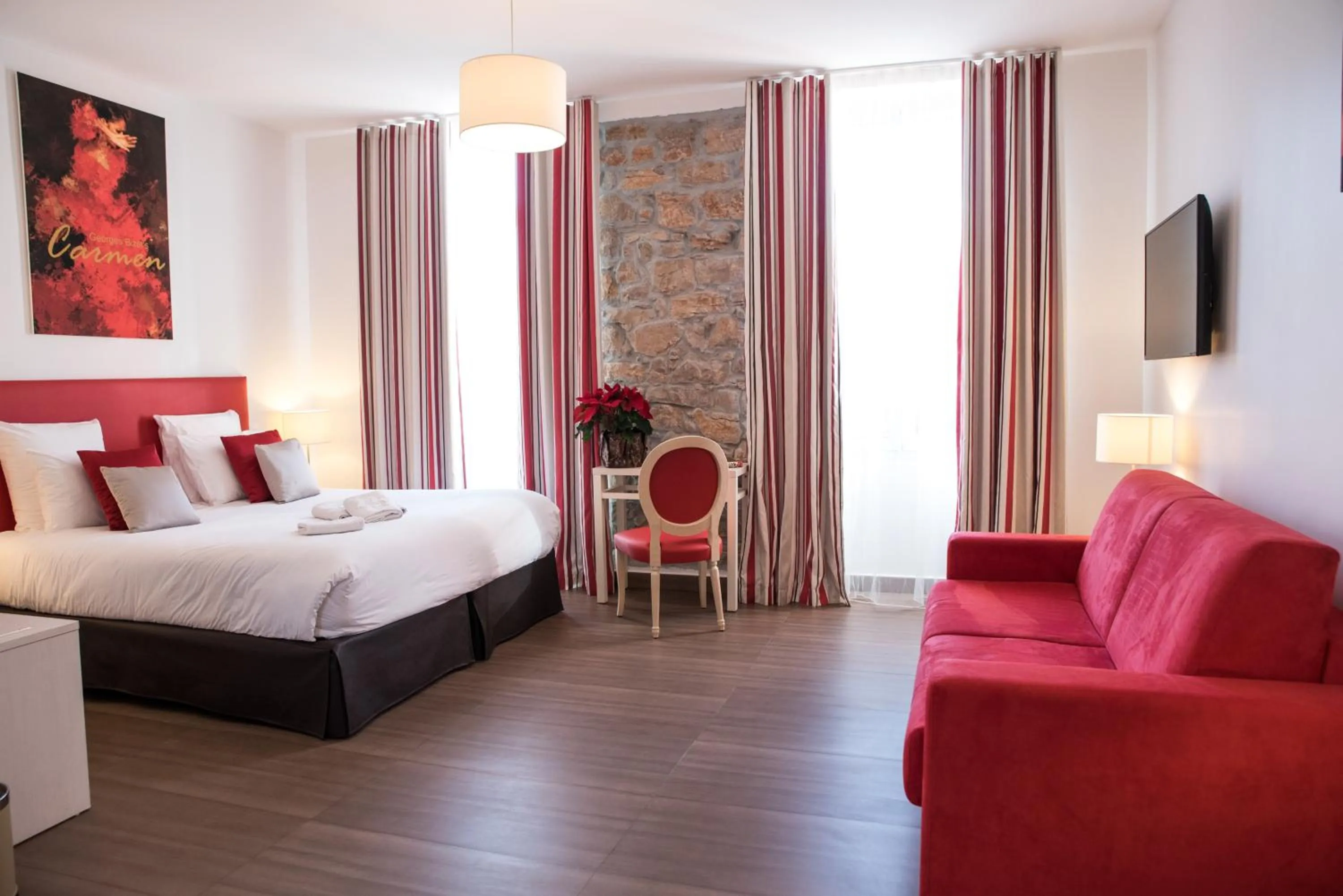 Bedroom, Bed in Hôtel CASABELLA Cannes Mouans Sartoux