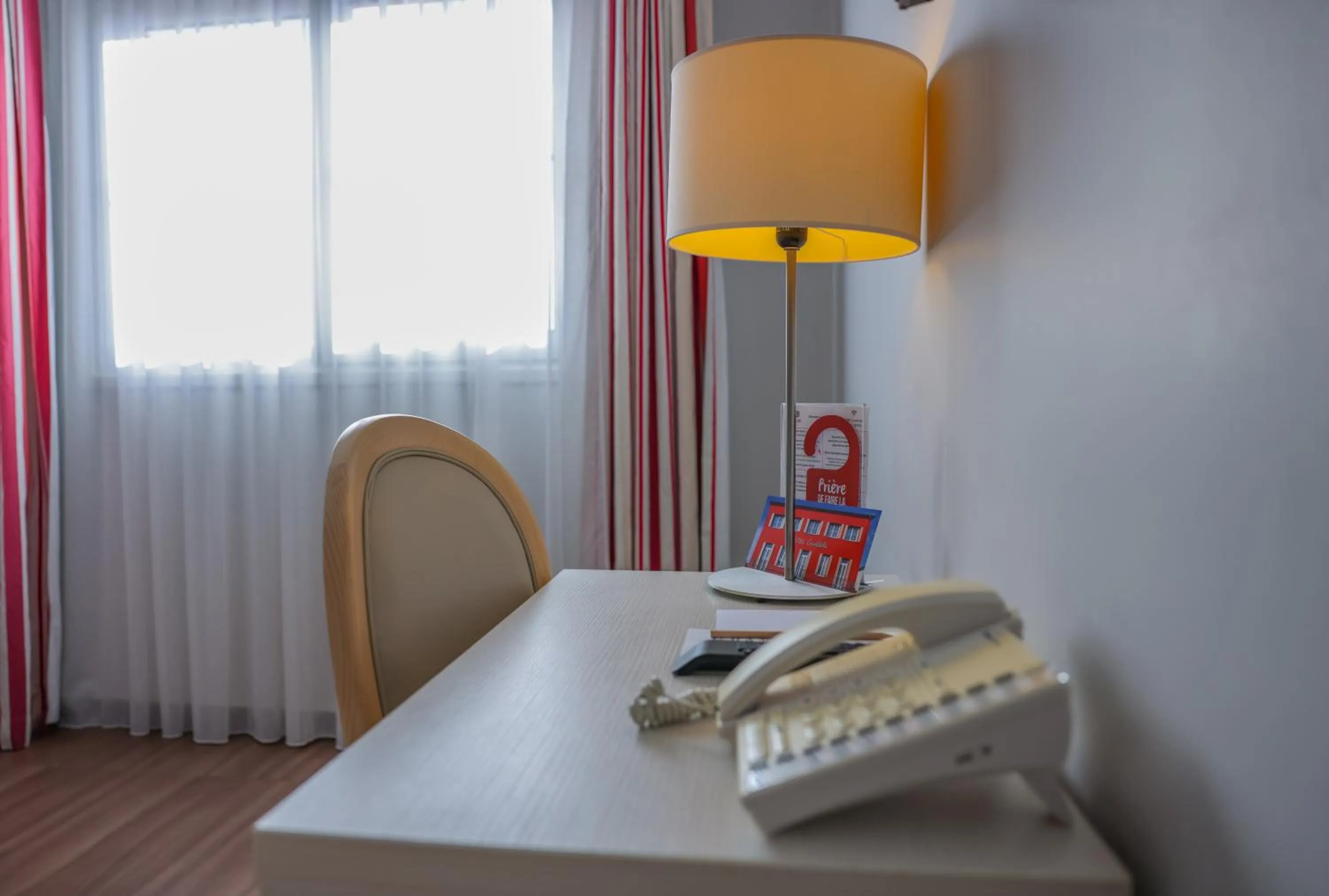 Bedroom in Hôtel CASABELLA Cannes Mouans Sartoux