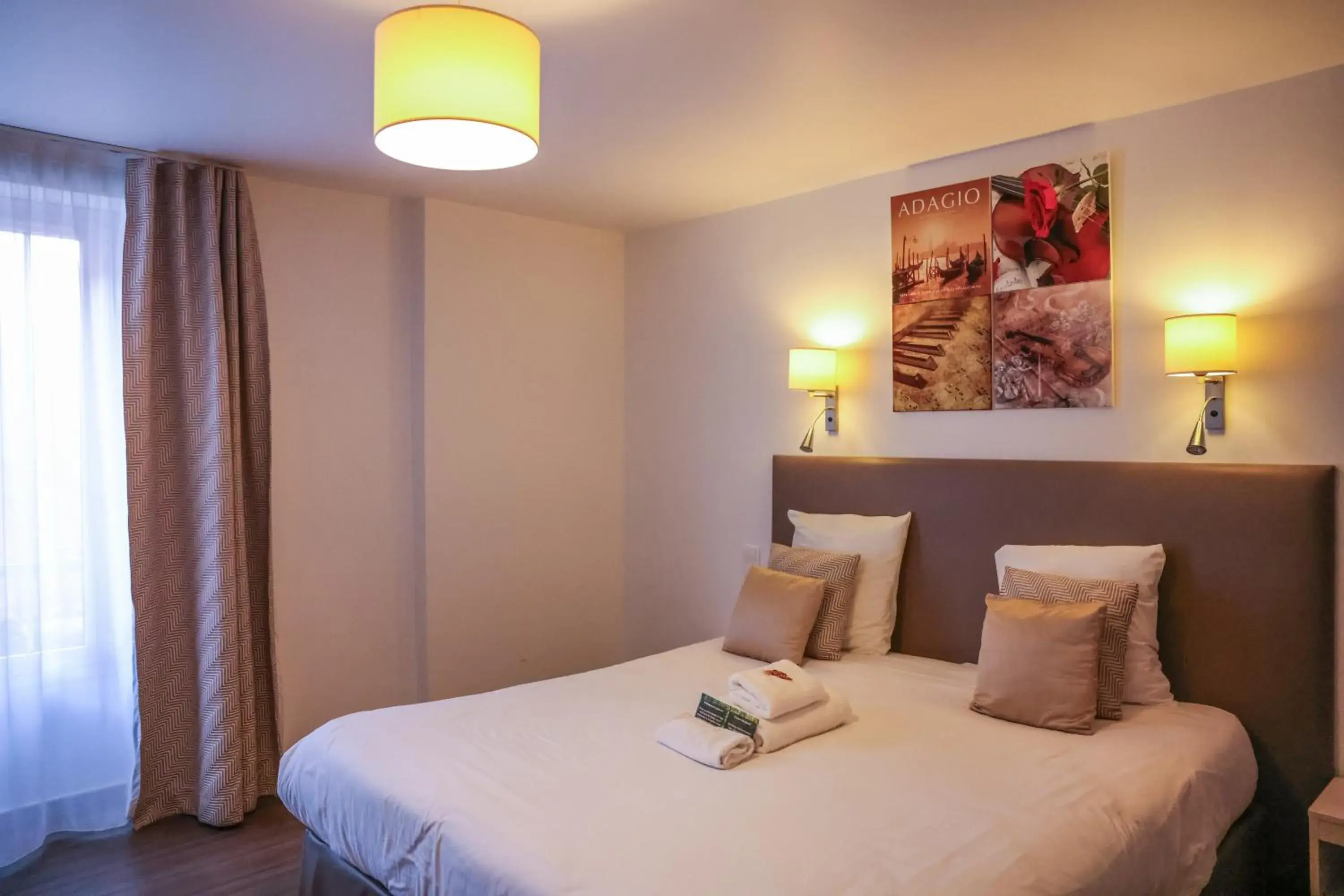 Deluxe Double Room in Hôtel CASABELLA Cannes Mouans Sartoux Deluxe Double Room in Hôtel CASABELLA Cannes Mouans Sartoux