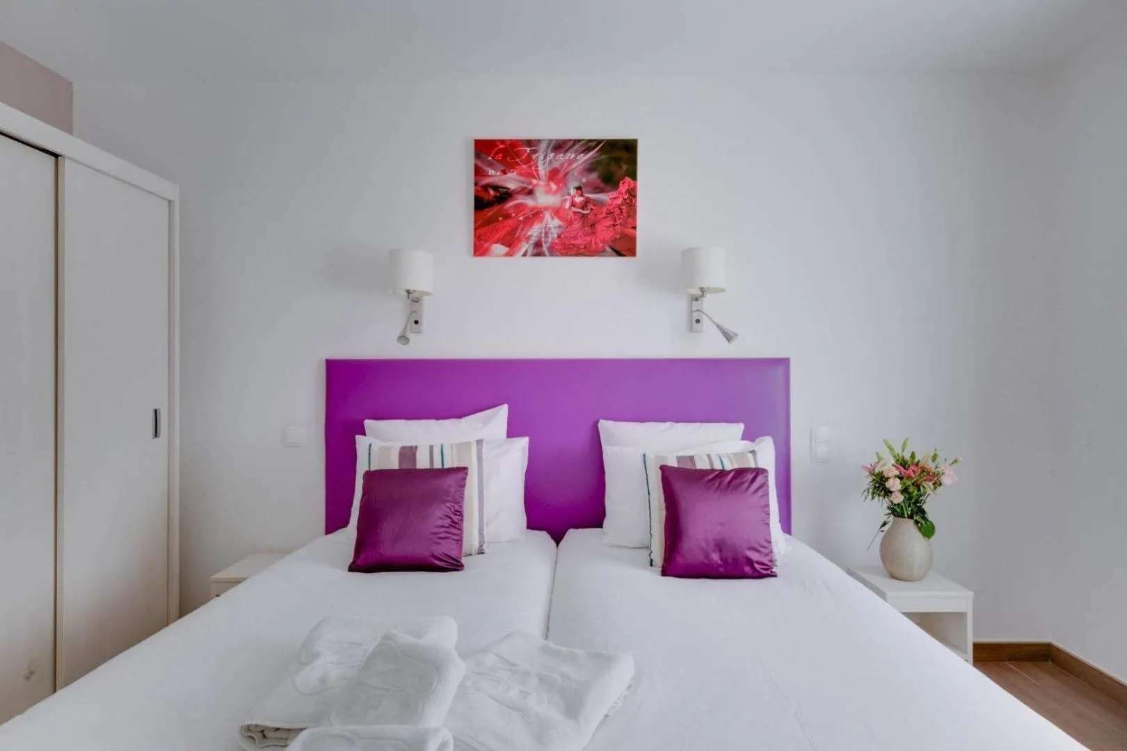 Bed in Hôtel CASABELLA Cannes Mouans Sartoux