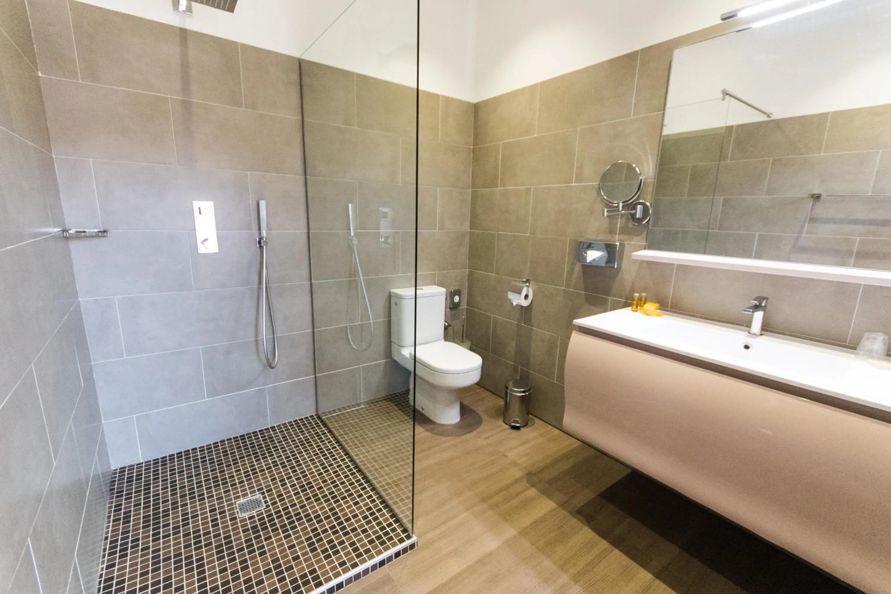 Bathroom in Hôtel CASABELLA Cannes Mouans Sartoux