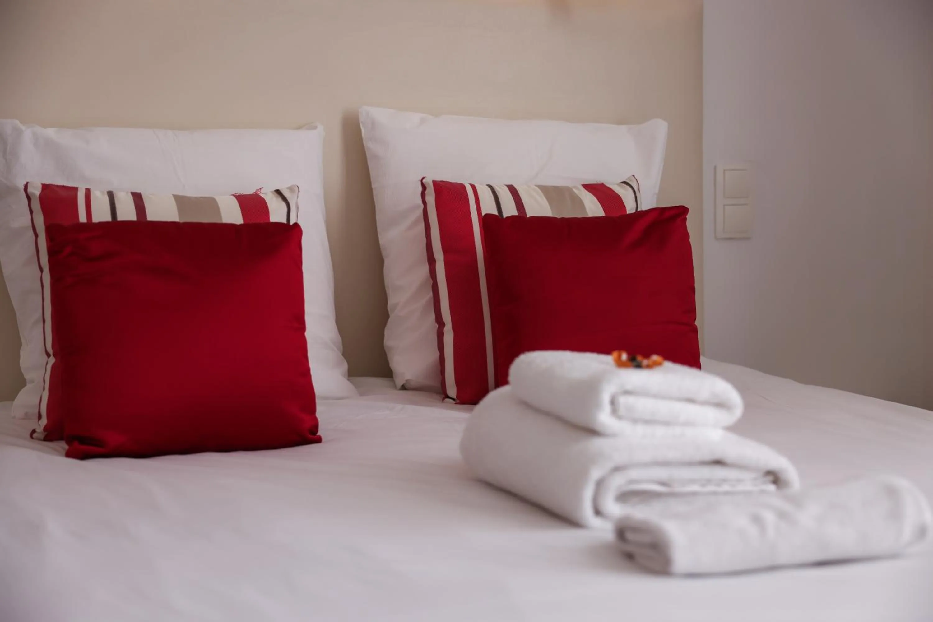 Bedroom, Bed in Hôtel CASABELLA Cannes Mouans Sartoux