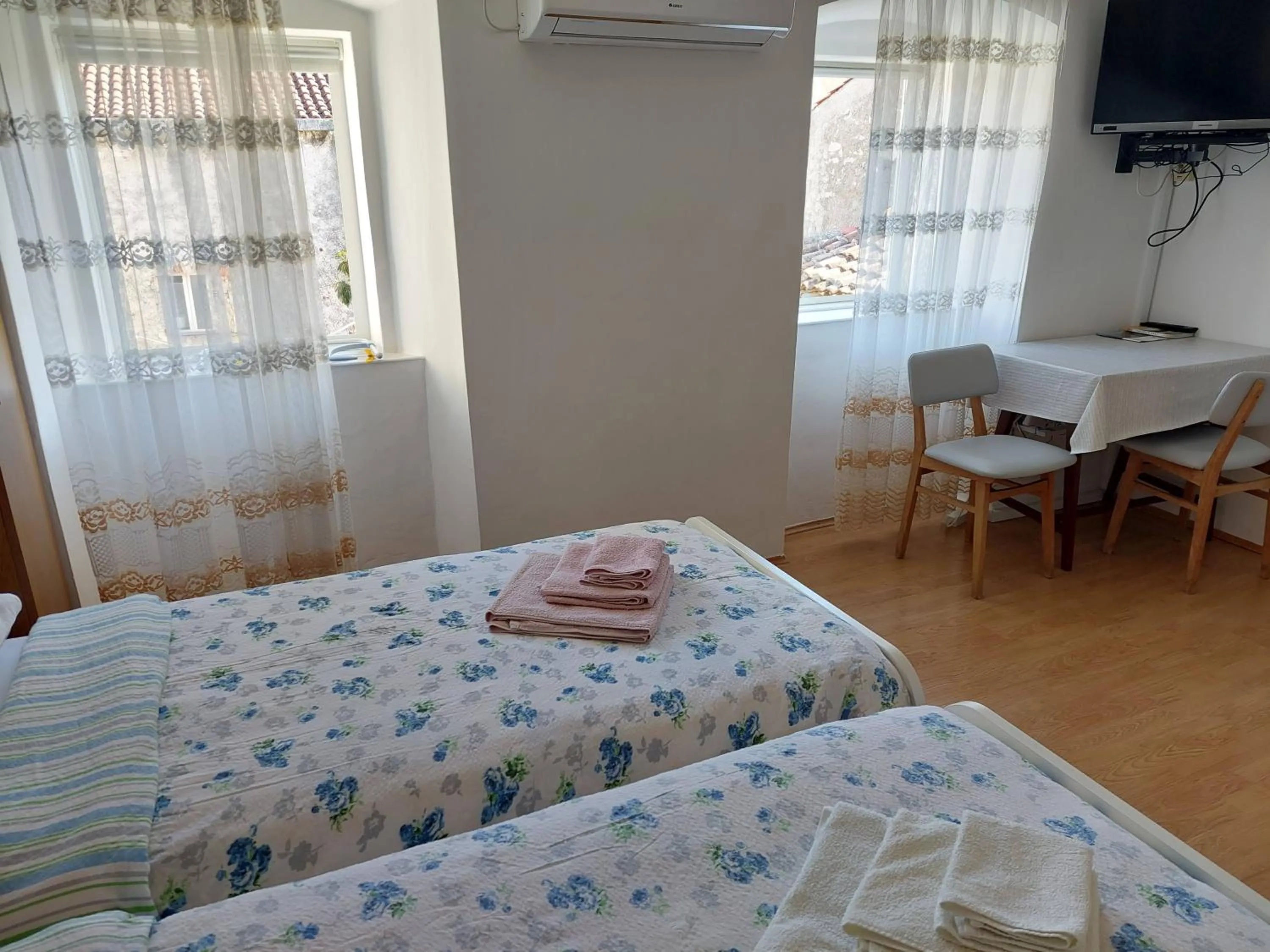 Twin Room with Garden View - single occupancy in Rooms Mario