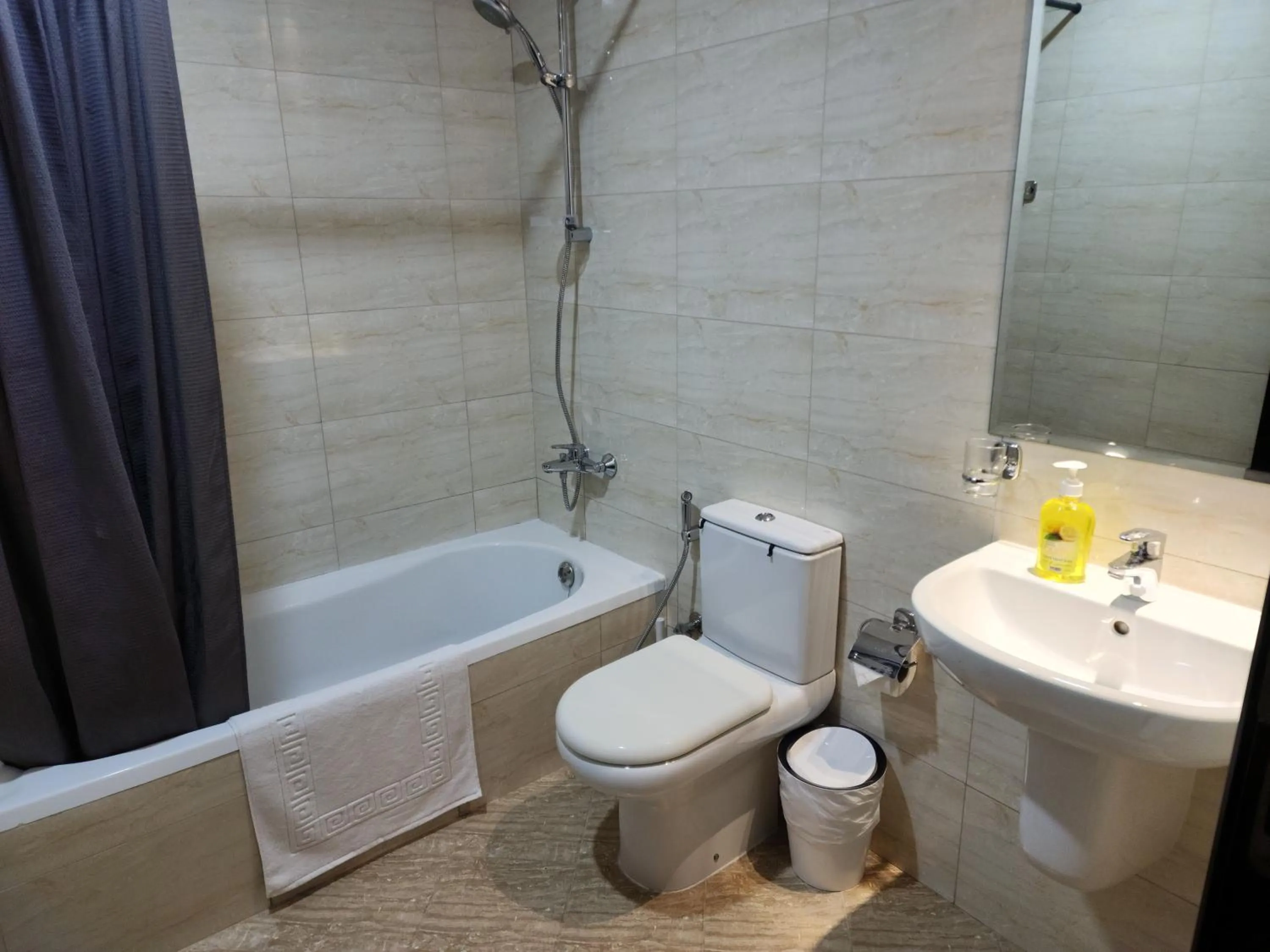 Shower in Preatoni Tower - JLT by Golden Casa