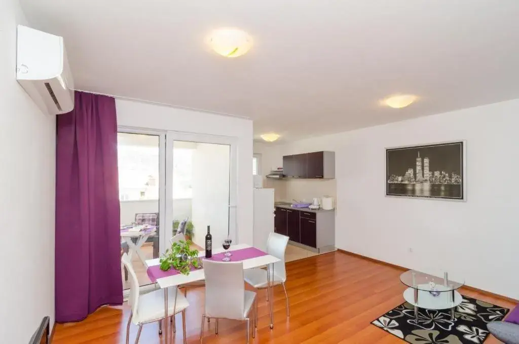 Two-Bedroom Apartment with Balcony in Apartments Ira Two-Bedroom Apartment with Balcony in Apartments Ira