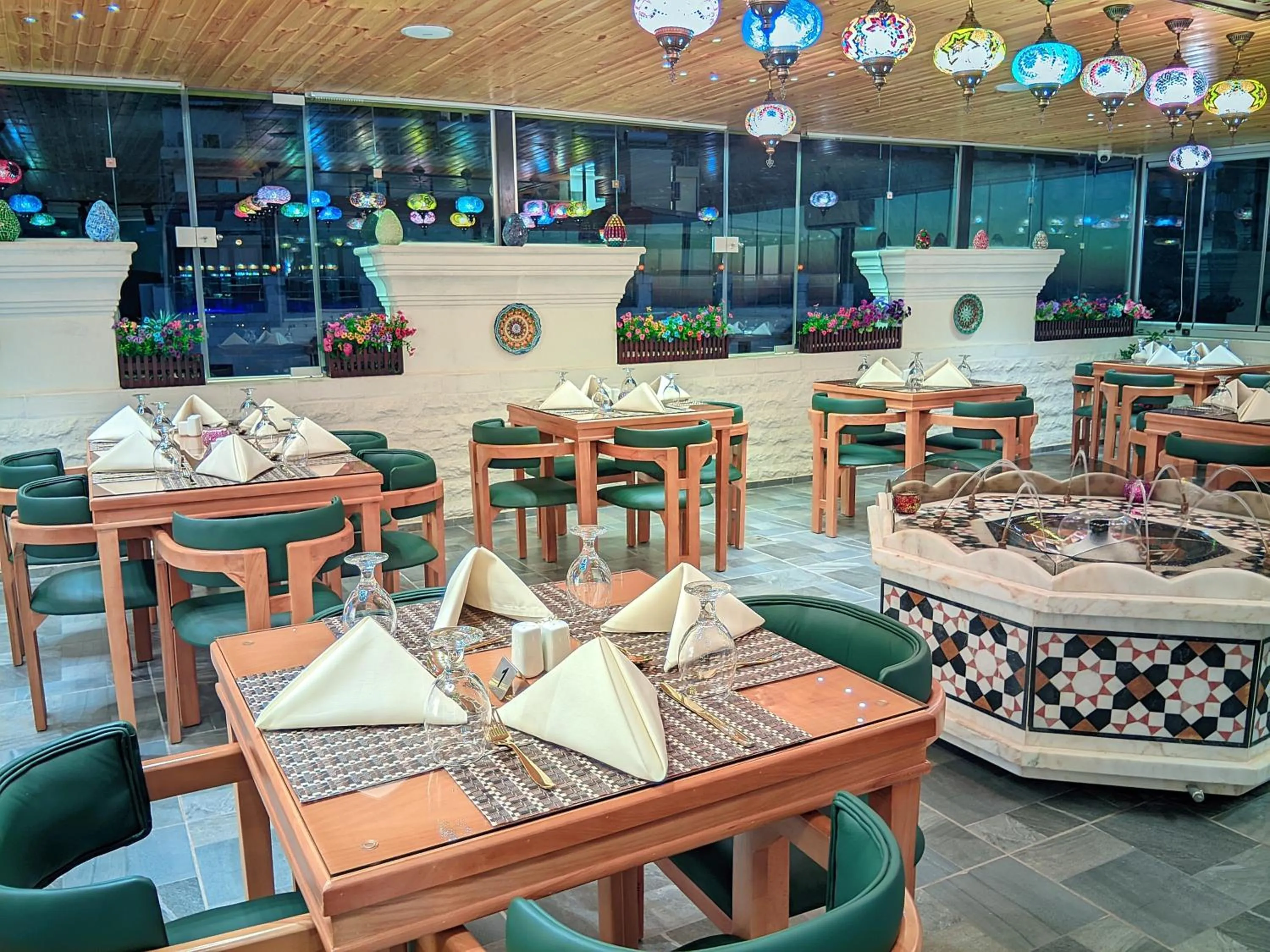 Restaurant/places to eat in Petra Bermudez Hotel