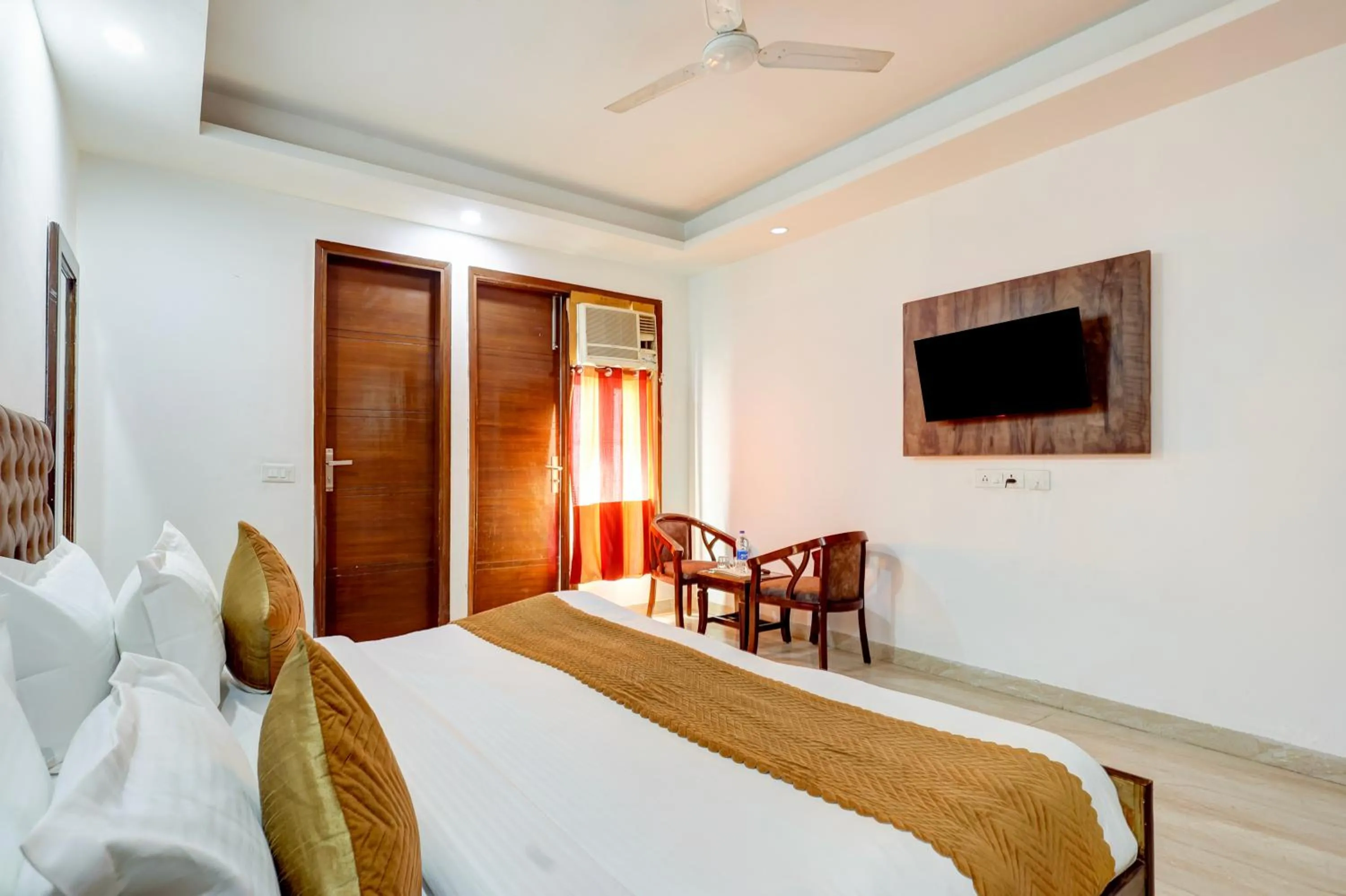 Bed in Mauryan Elite Hotel Qutab Minar Metro Station