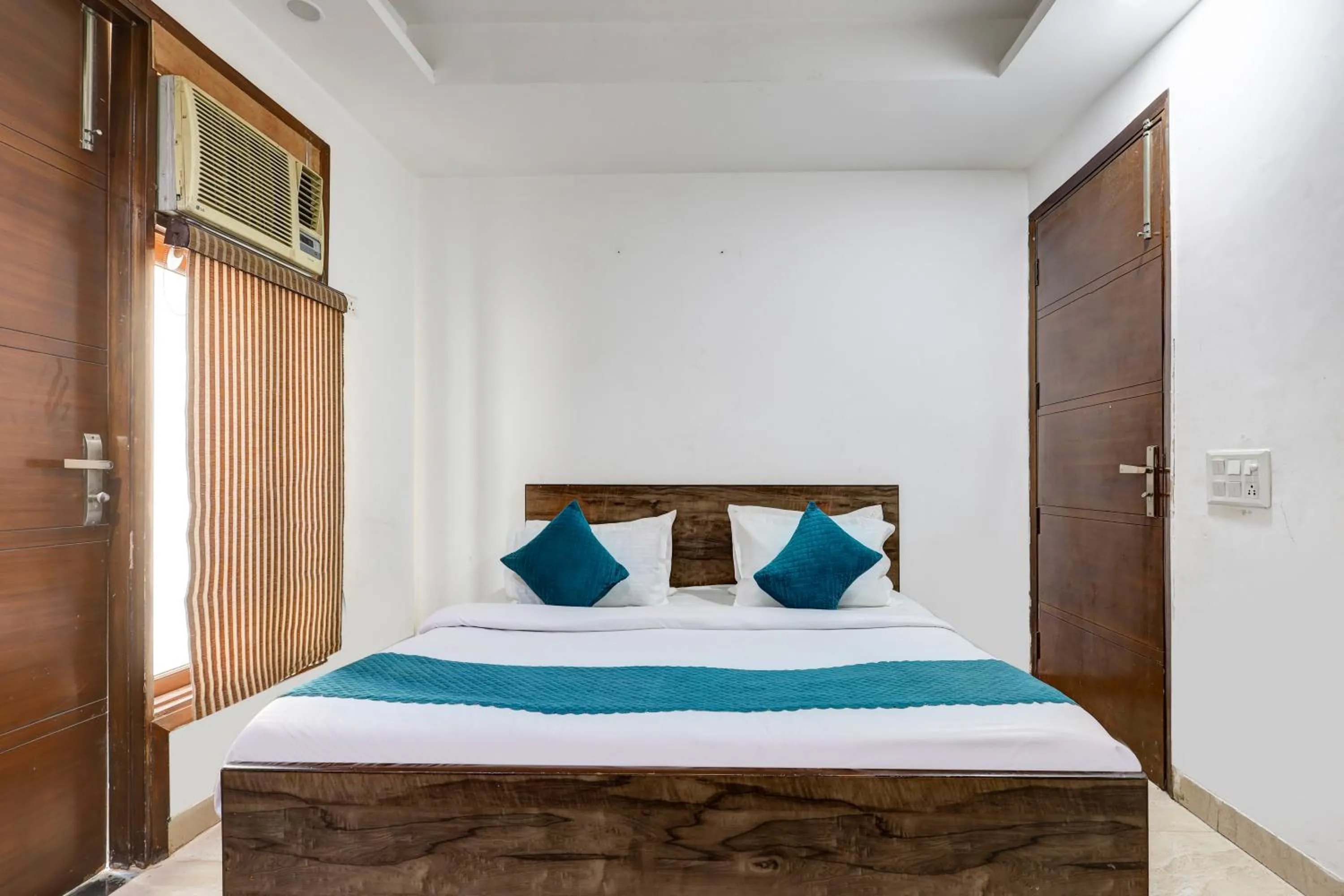 Bed in Mauryan Elite Hotel Qutab Minar Metro Station