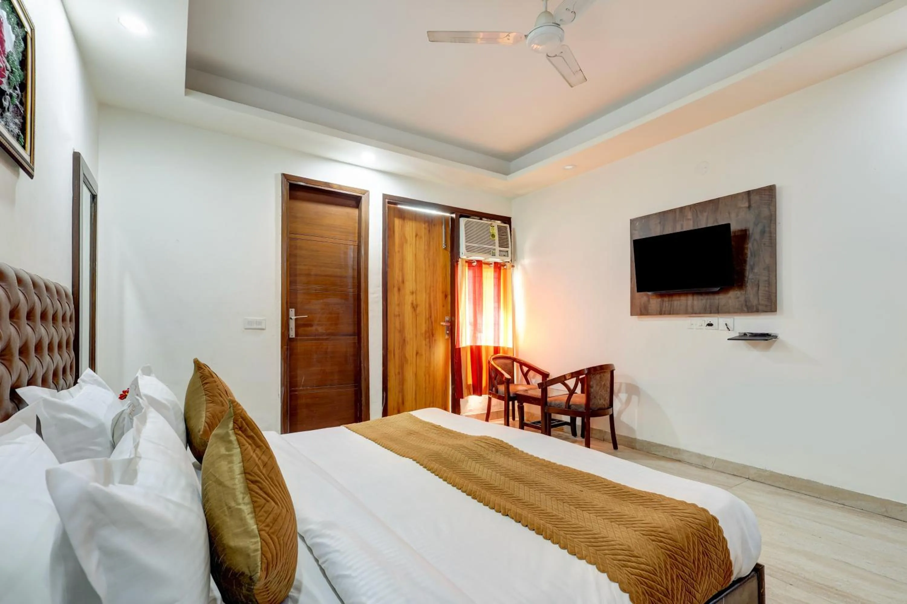 Bed in Mauryan Elite Hotel Qutab Minar Metro Station