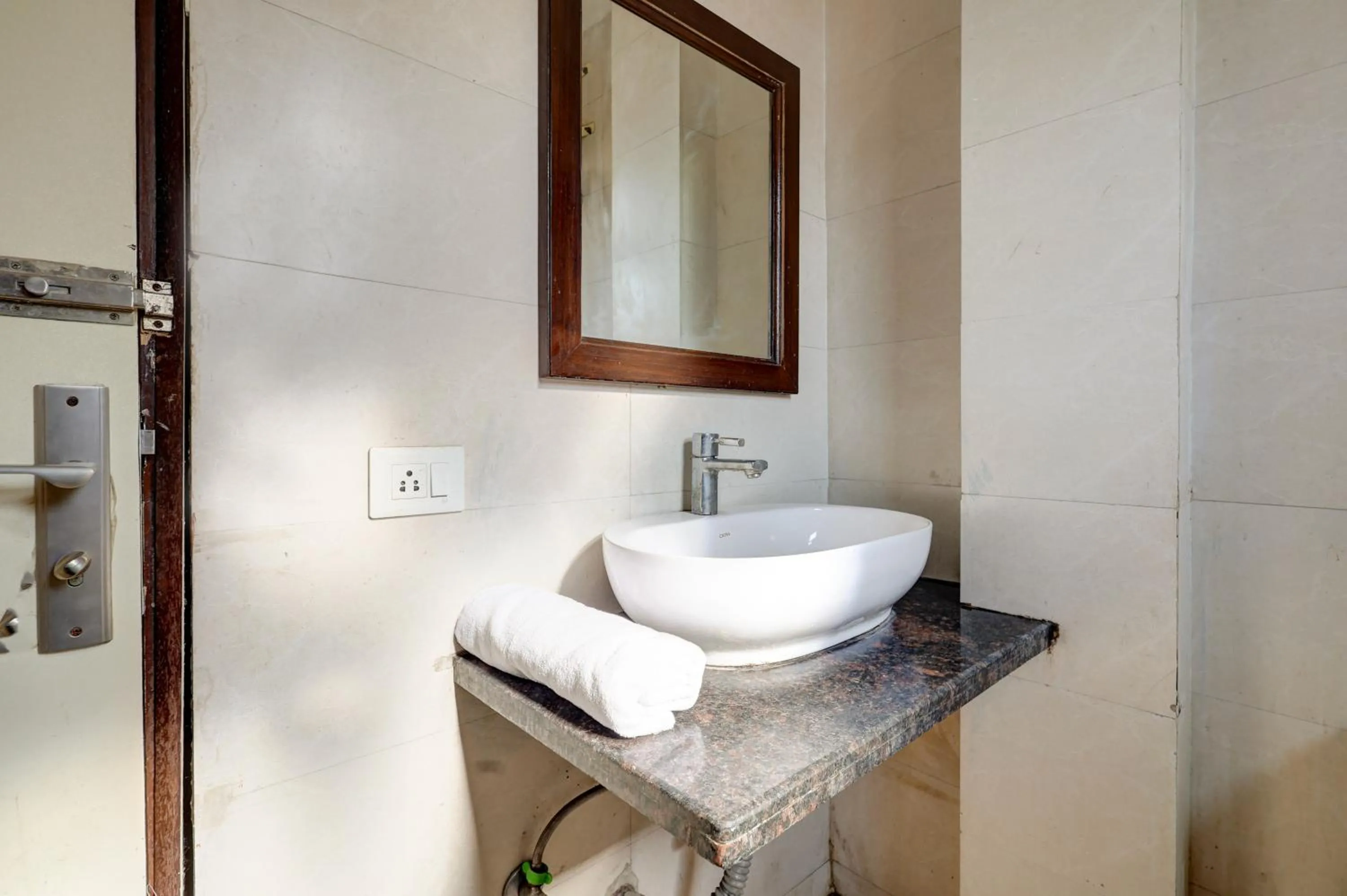 Bathroom in Mauryan Elite Hotel Qutab Minar Metro Station